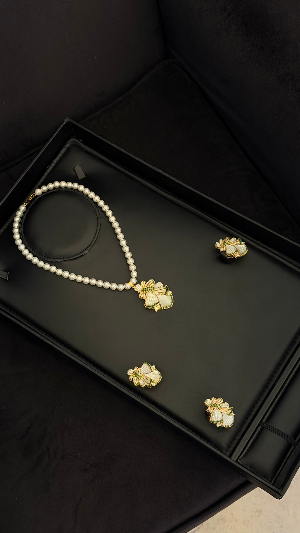 VINTAGE NO.2 | GREEN & SILVER & PEARLS