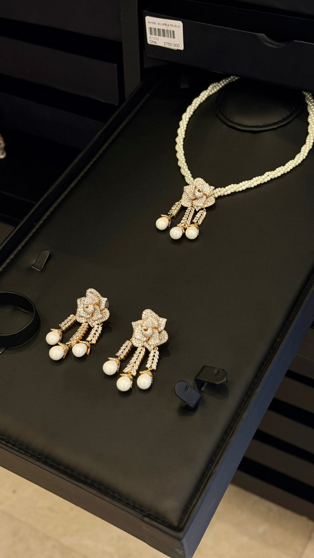 WARDA | SILVER & PEARLS
