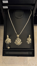 NO.026 | PEARLS & GOLDEN