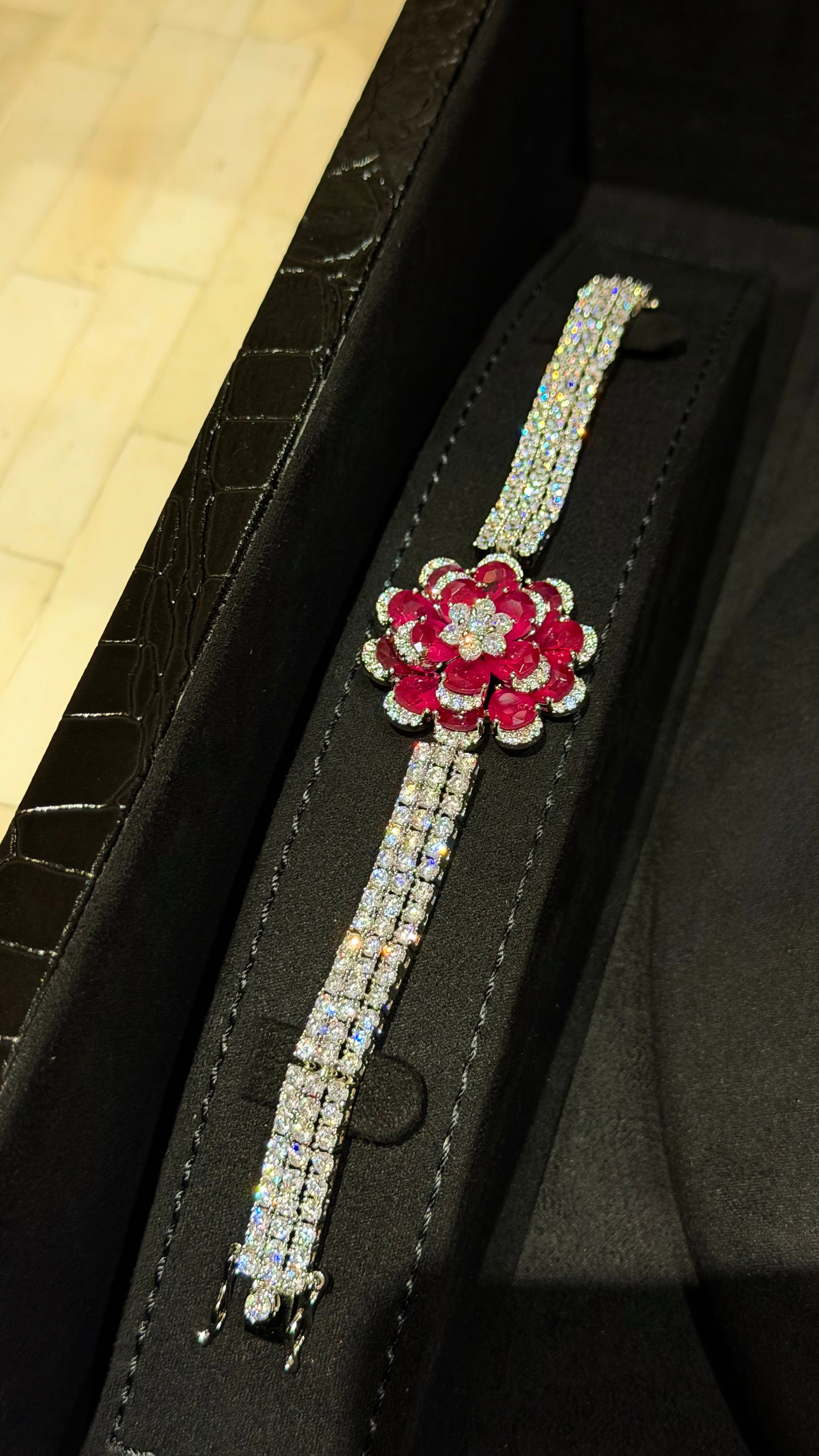 ALTWAR | RED & FLOWERS