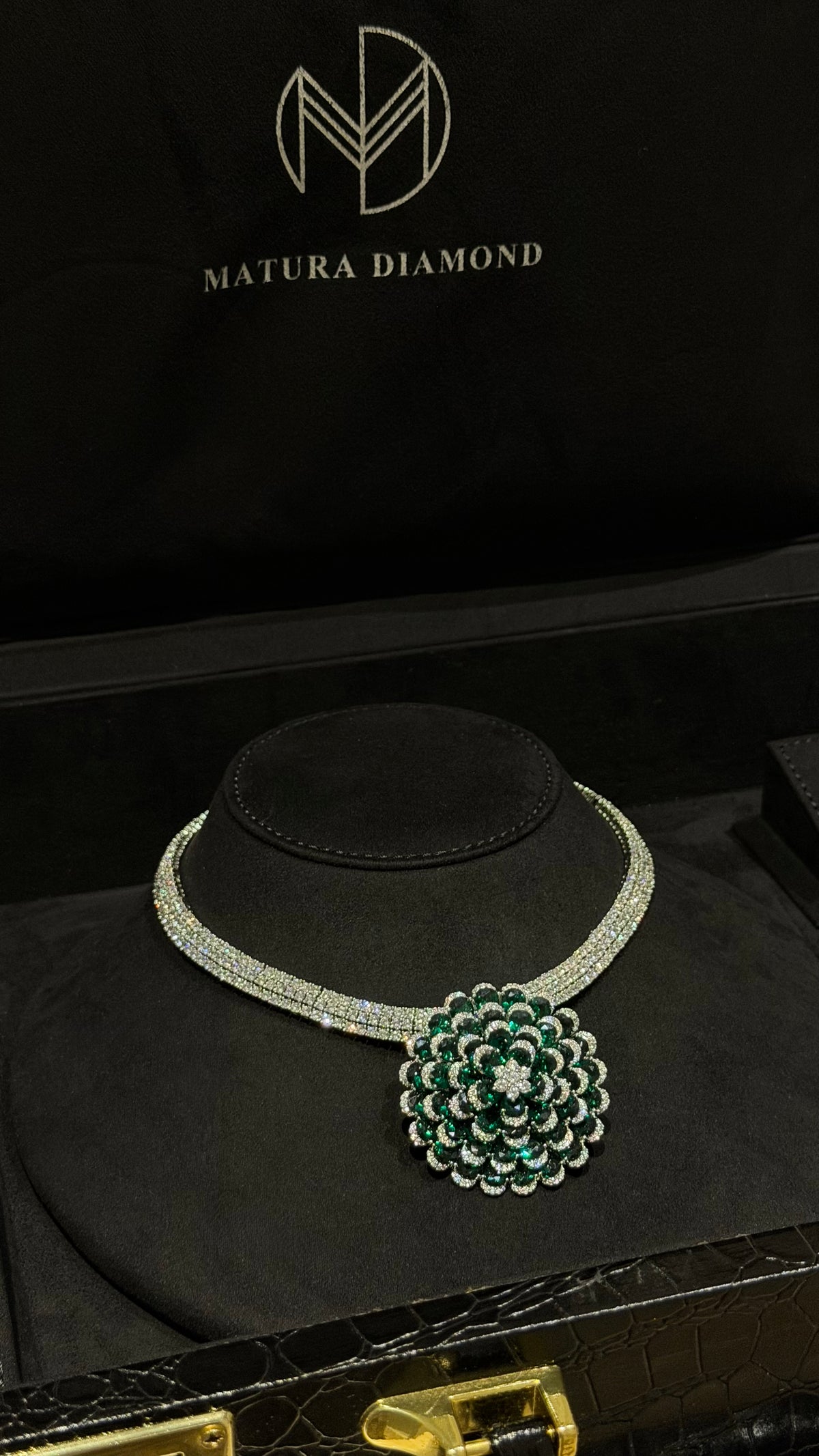 ALTWAR | GREEN & FLOWERS