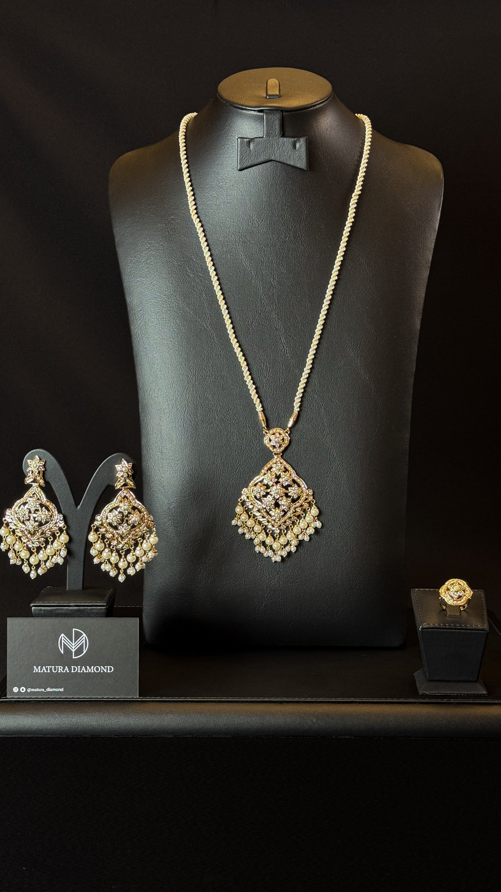 NO.026 | PEARLS & GOLDEN