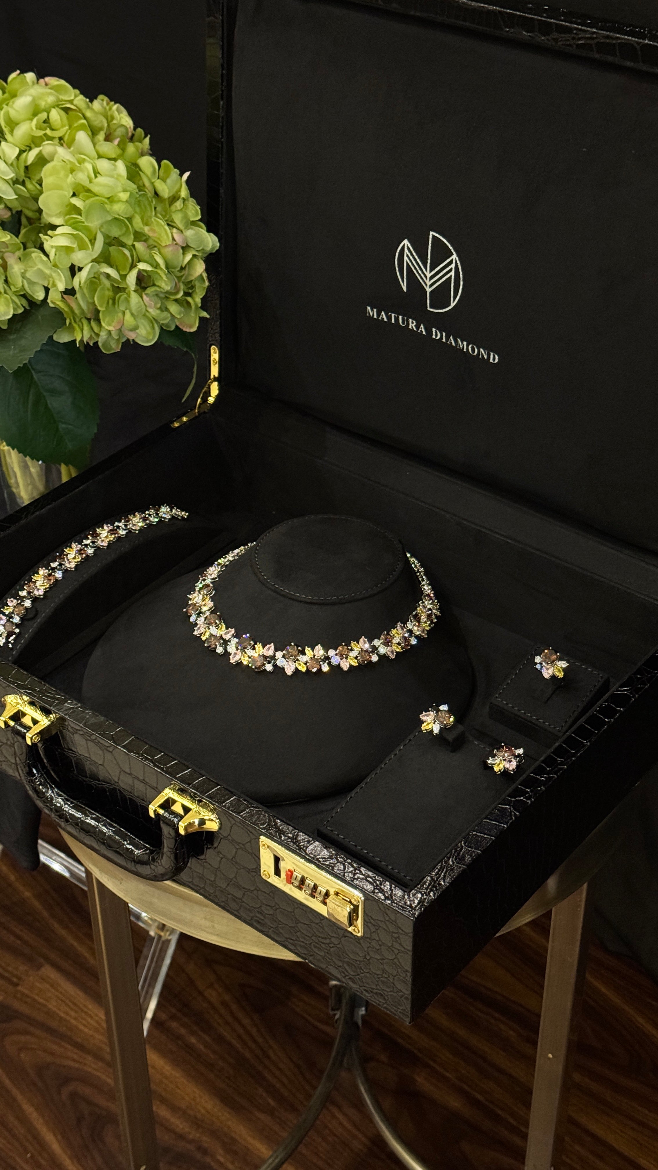 ALMUTAINA | BROWN & COLORED