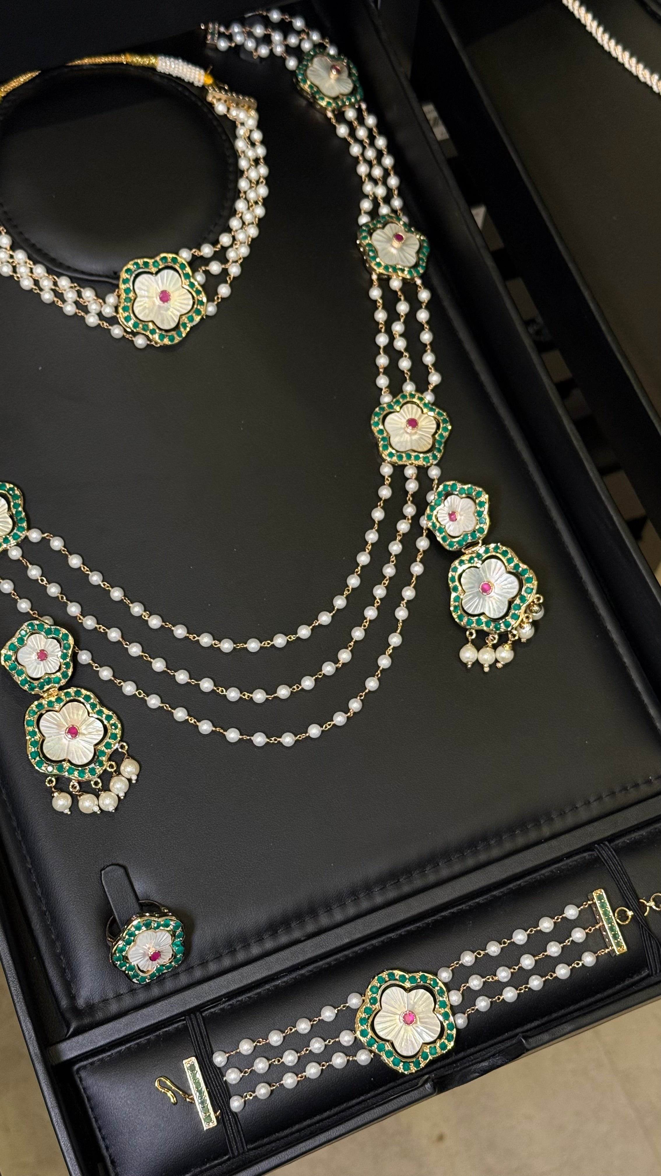 NO.030 | PEARLS & GOLDEN