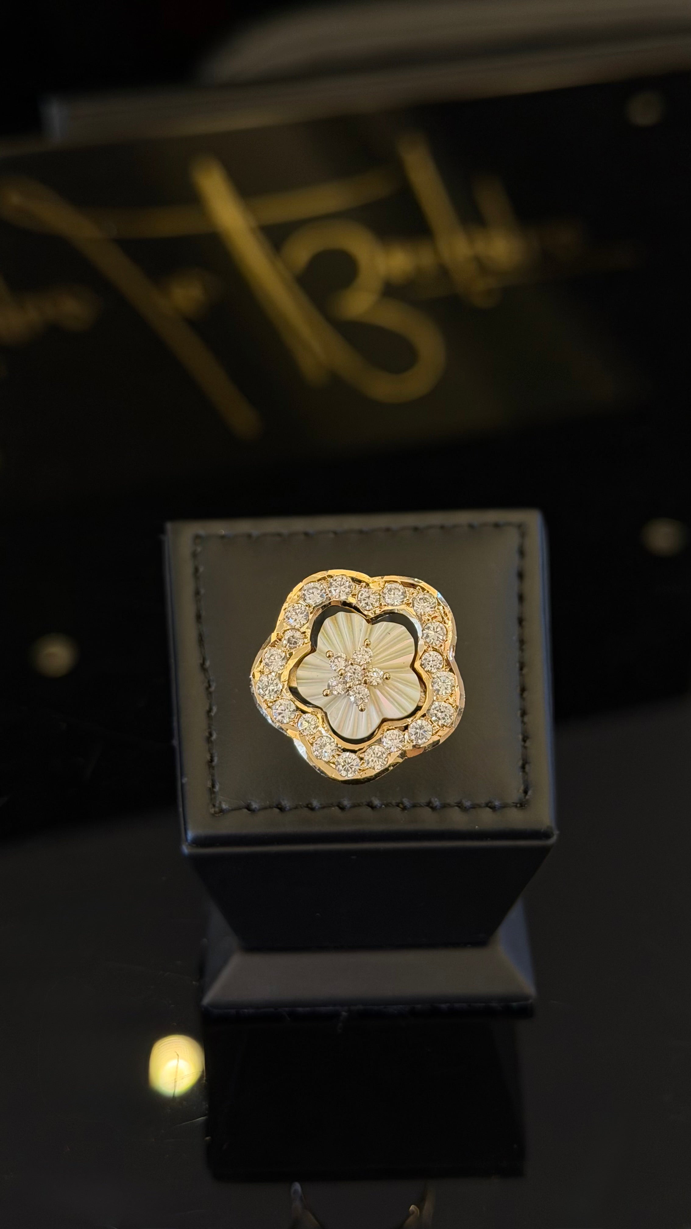 NO.046 | WHITE & PEARLS