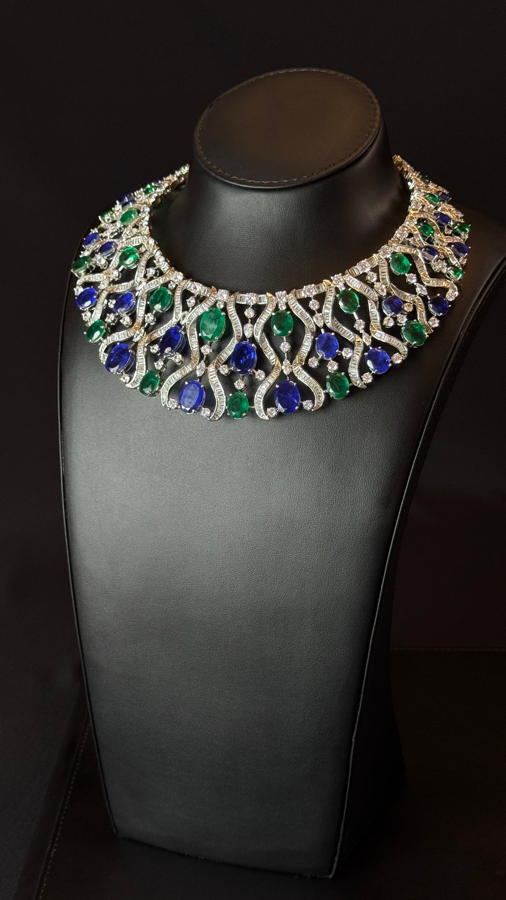 MUWAFJAH | BLUE & GREEN