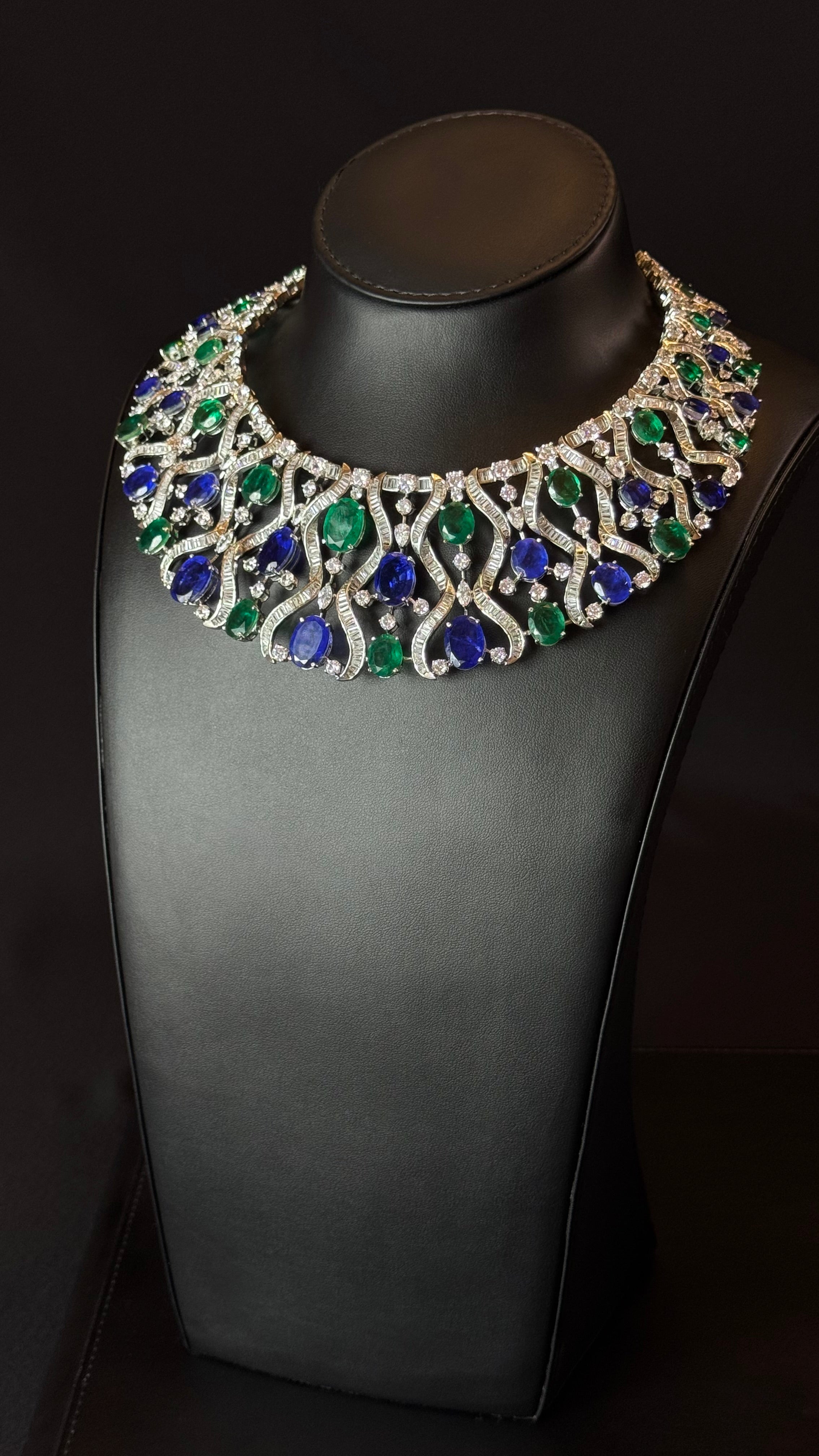 MUWAFJAH | BLUE & GREEN