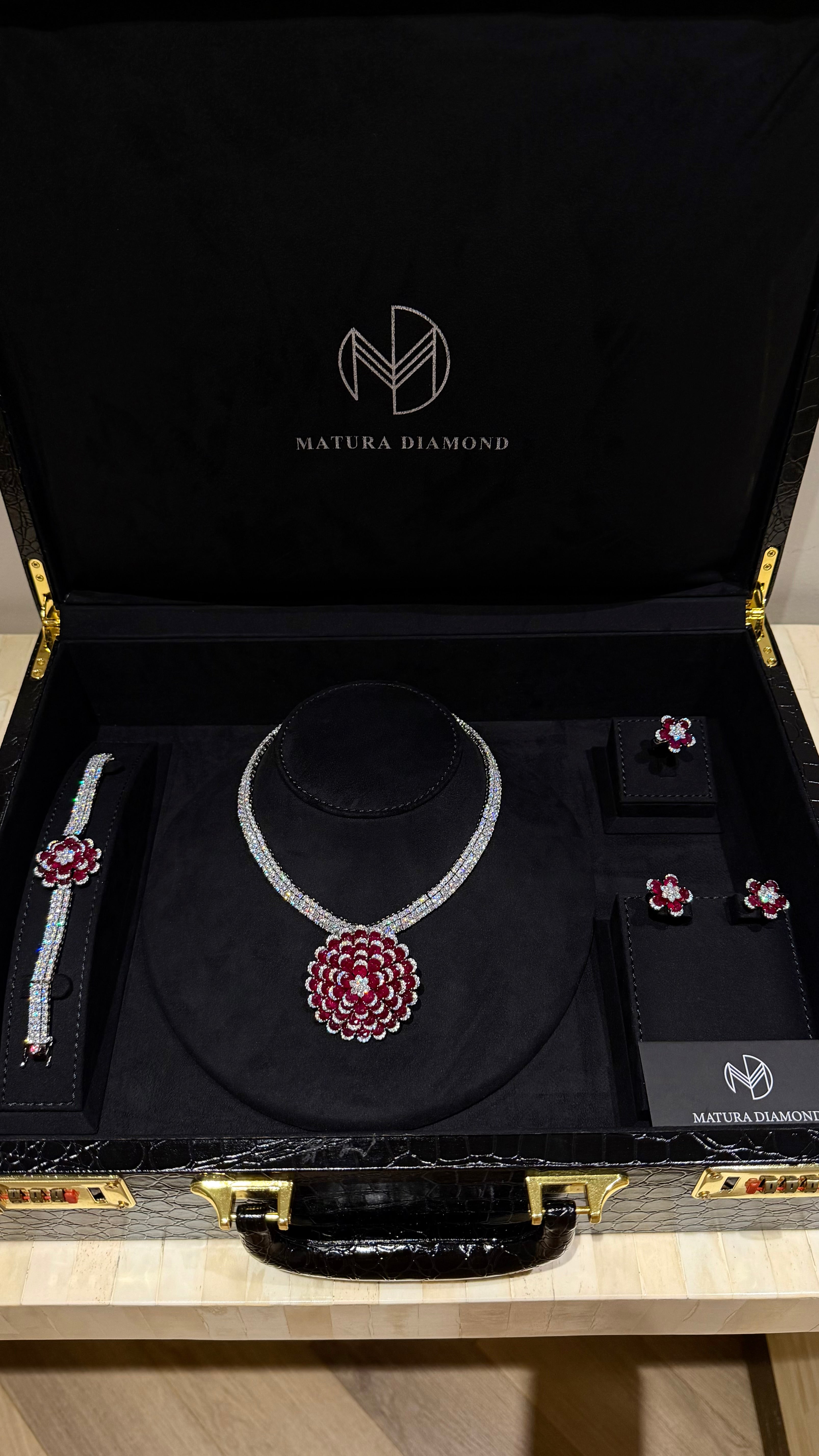 ALTWAR | RED & FLOWERS