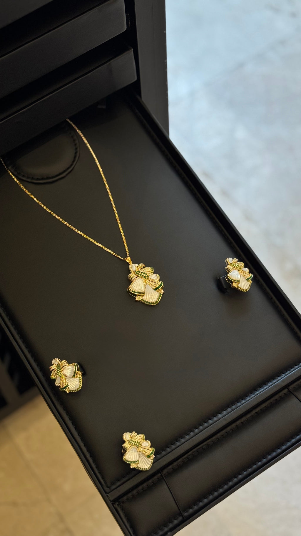 VINTAGE NO.3 | SILVER & GREEN