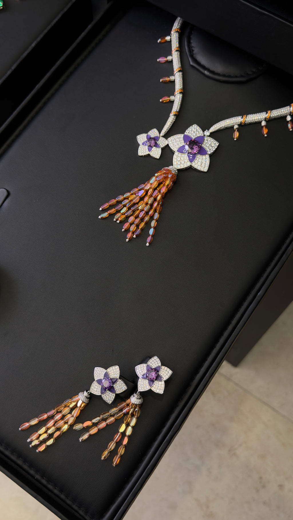 FL10 | ORANGE & CHOKER