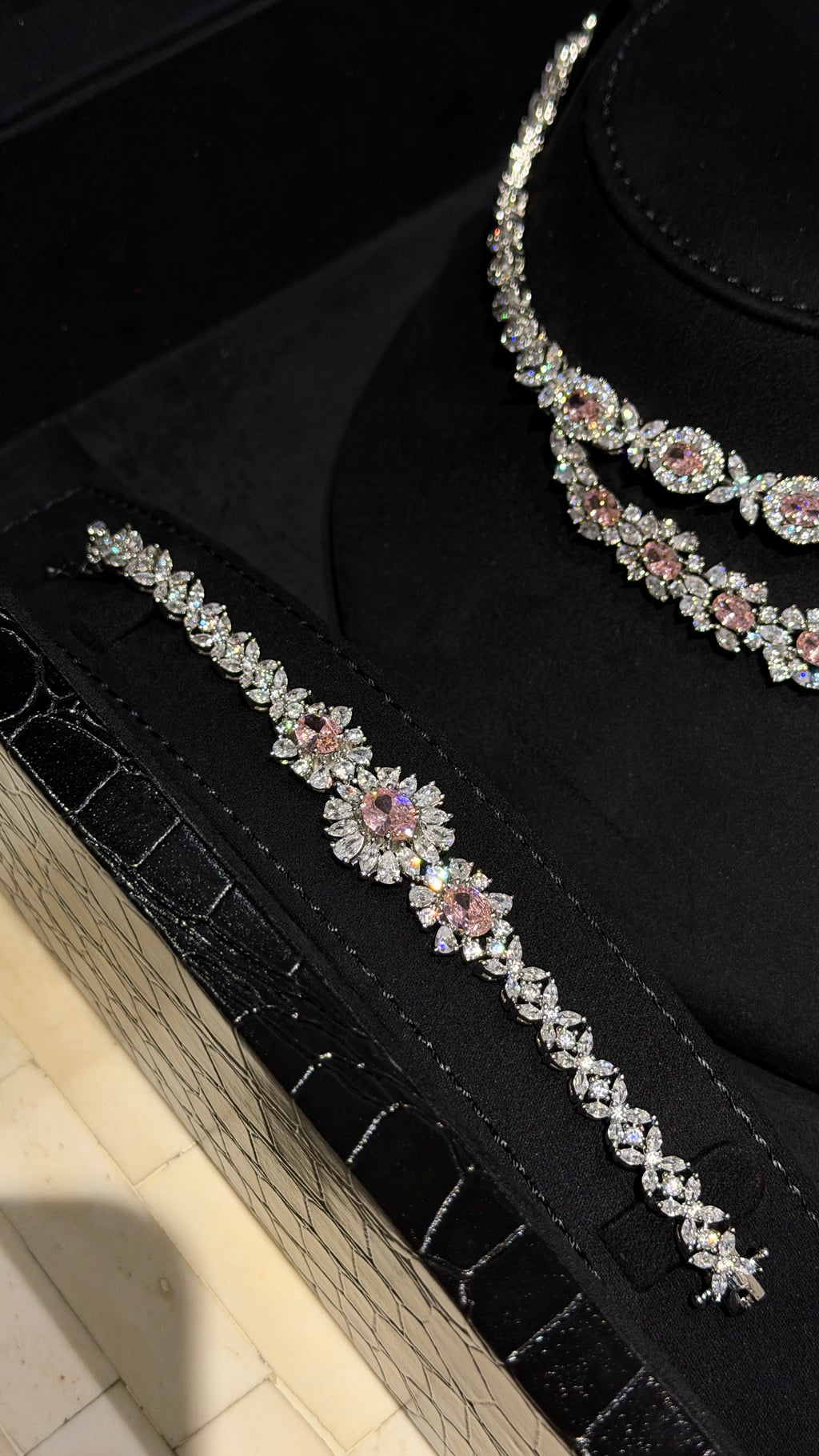 ALSAROOJ | PINK & LINES