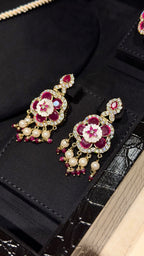 NO.050 | PEARLS & RED