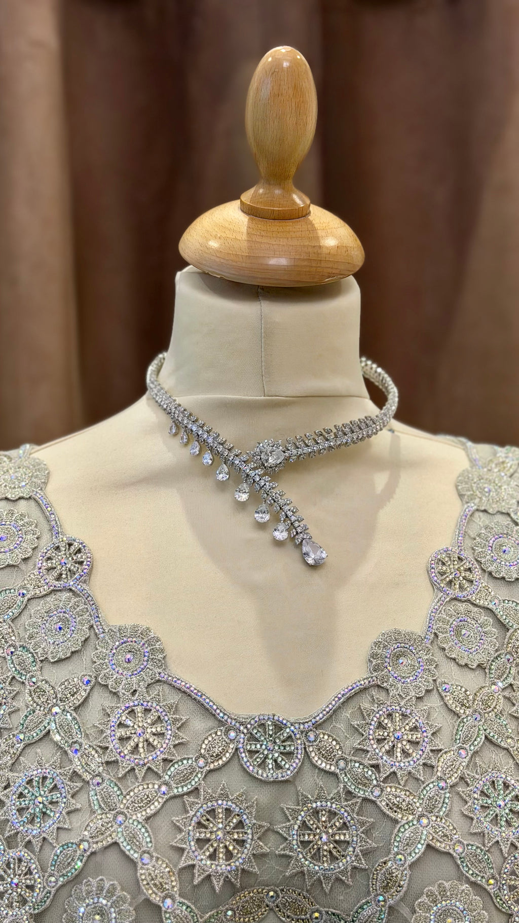 CHOKER ALRUMAILA | WHITE