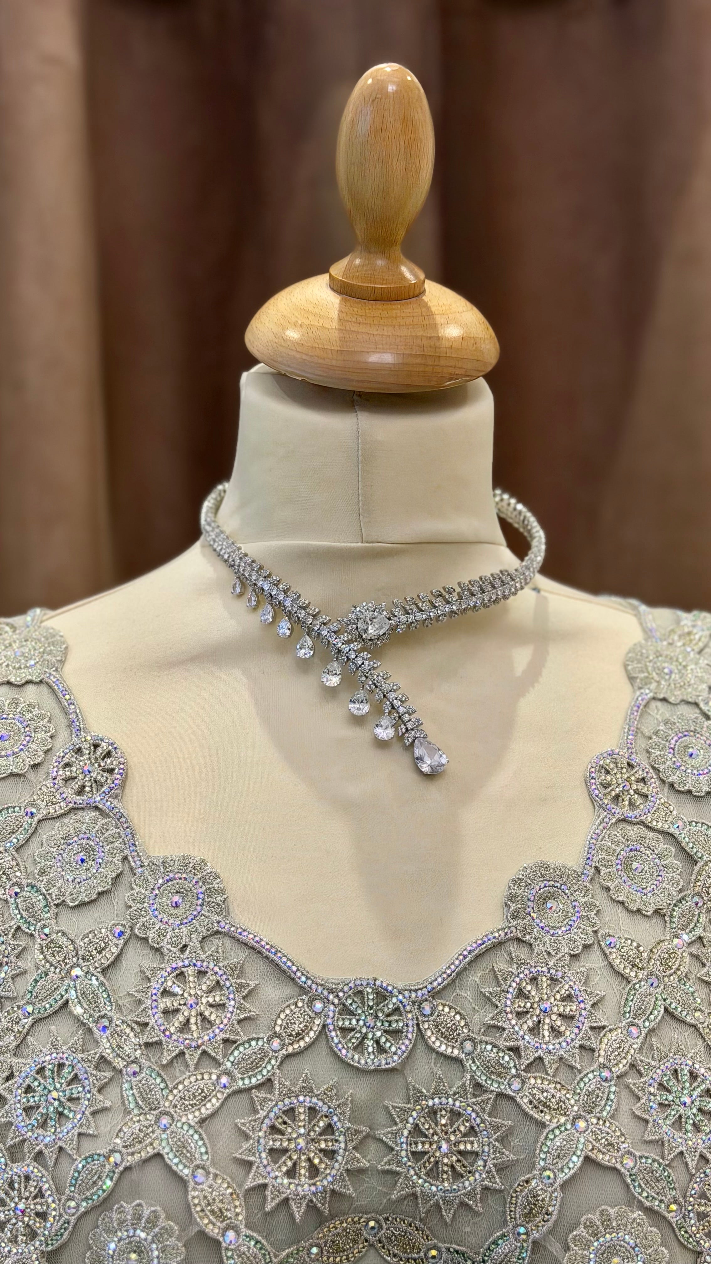 CHOKER ALRUMAILA | WHITE