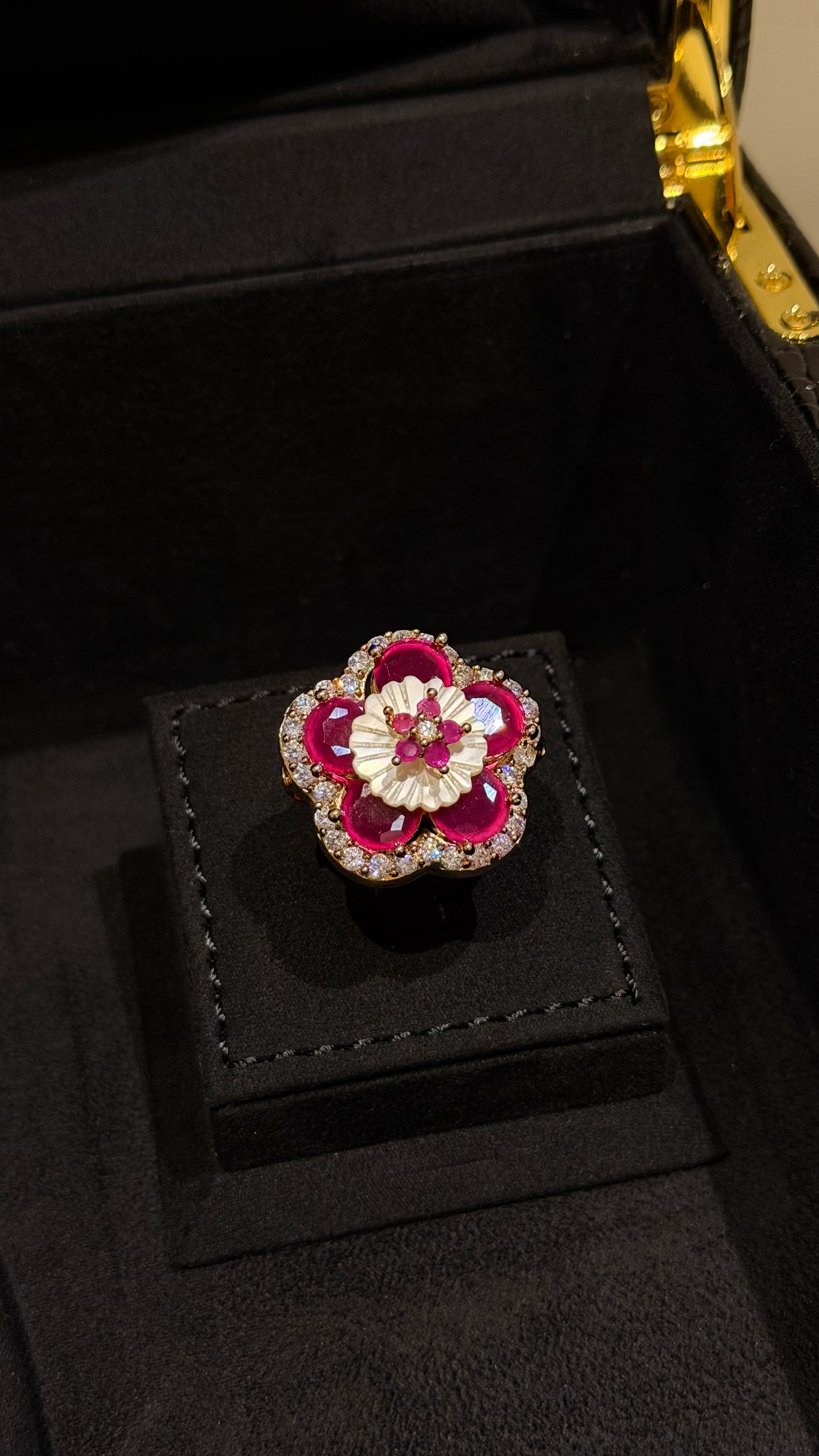 NO.050 | PEARLS & RED