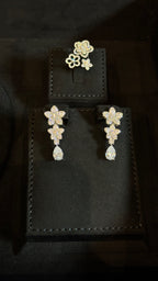 FL12 | WHITE & FLOWERS