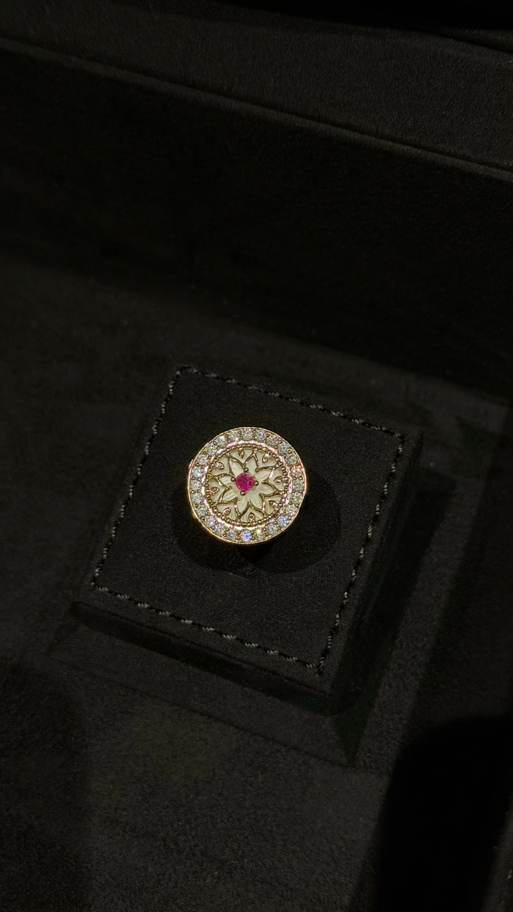 NO.054 | RED & GREEN