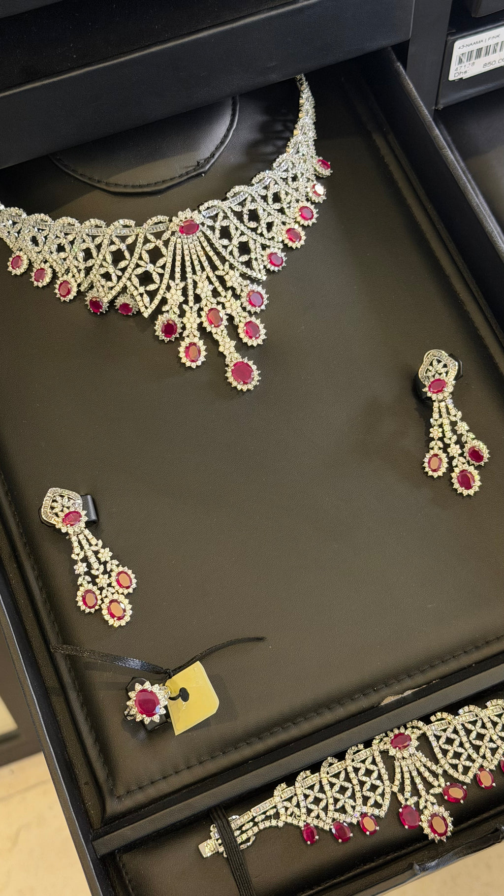 CHOKER SABKHA | RED
