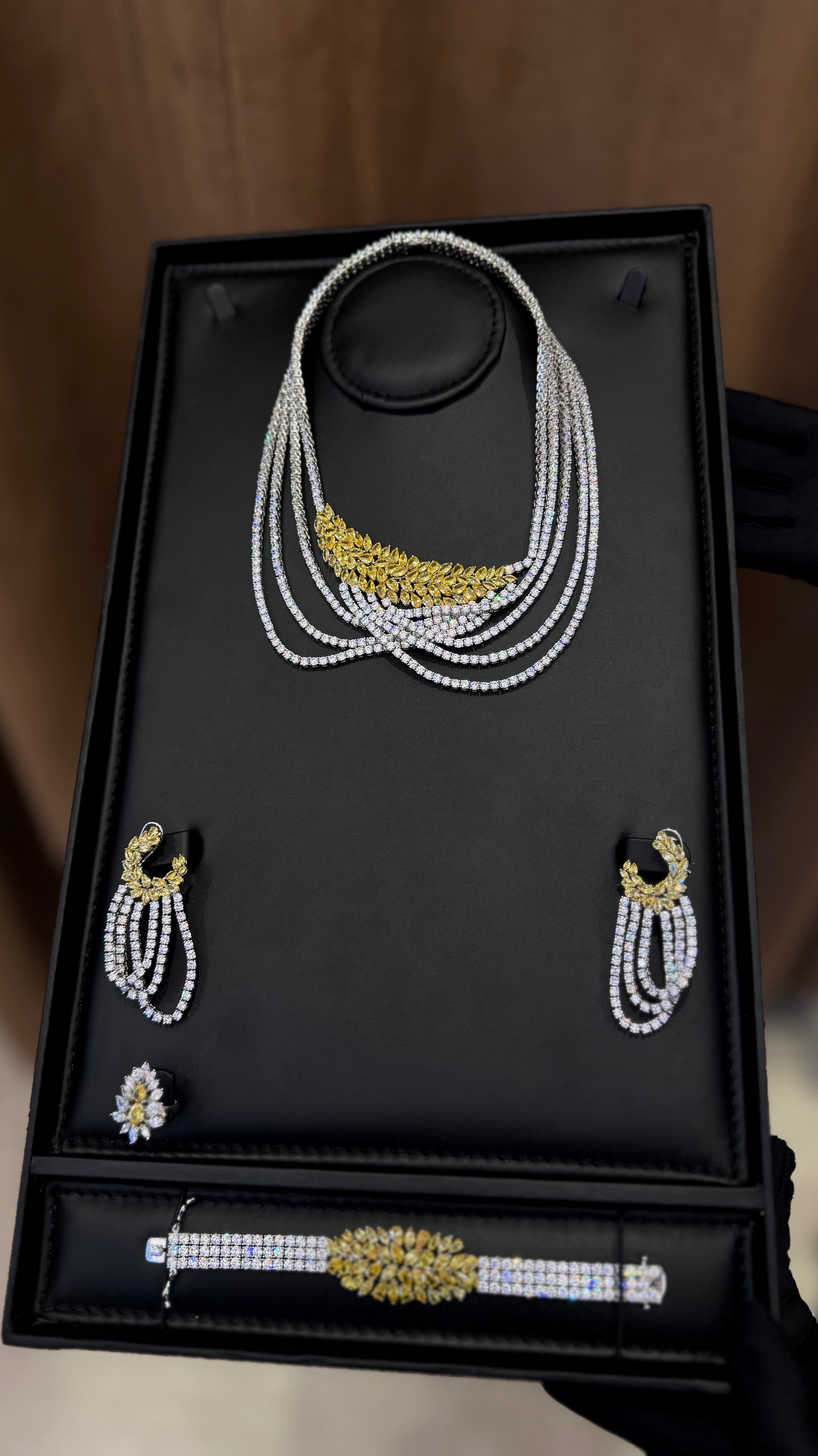 ALMIZHAR 2 | WHITE & YELLOW