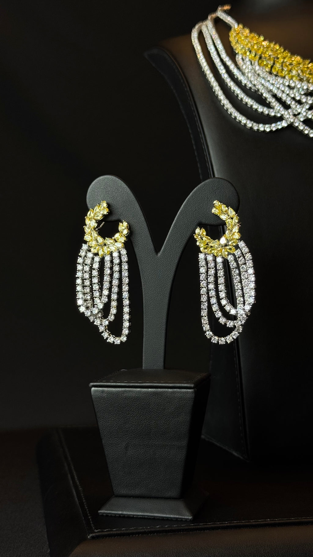 ALMIZHAR 2 | WHITE & YELLOW