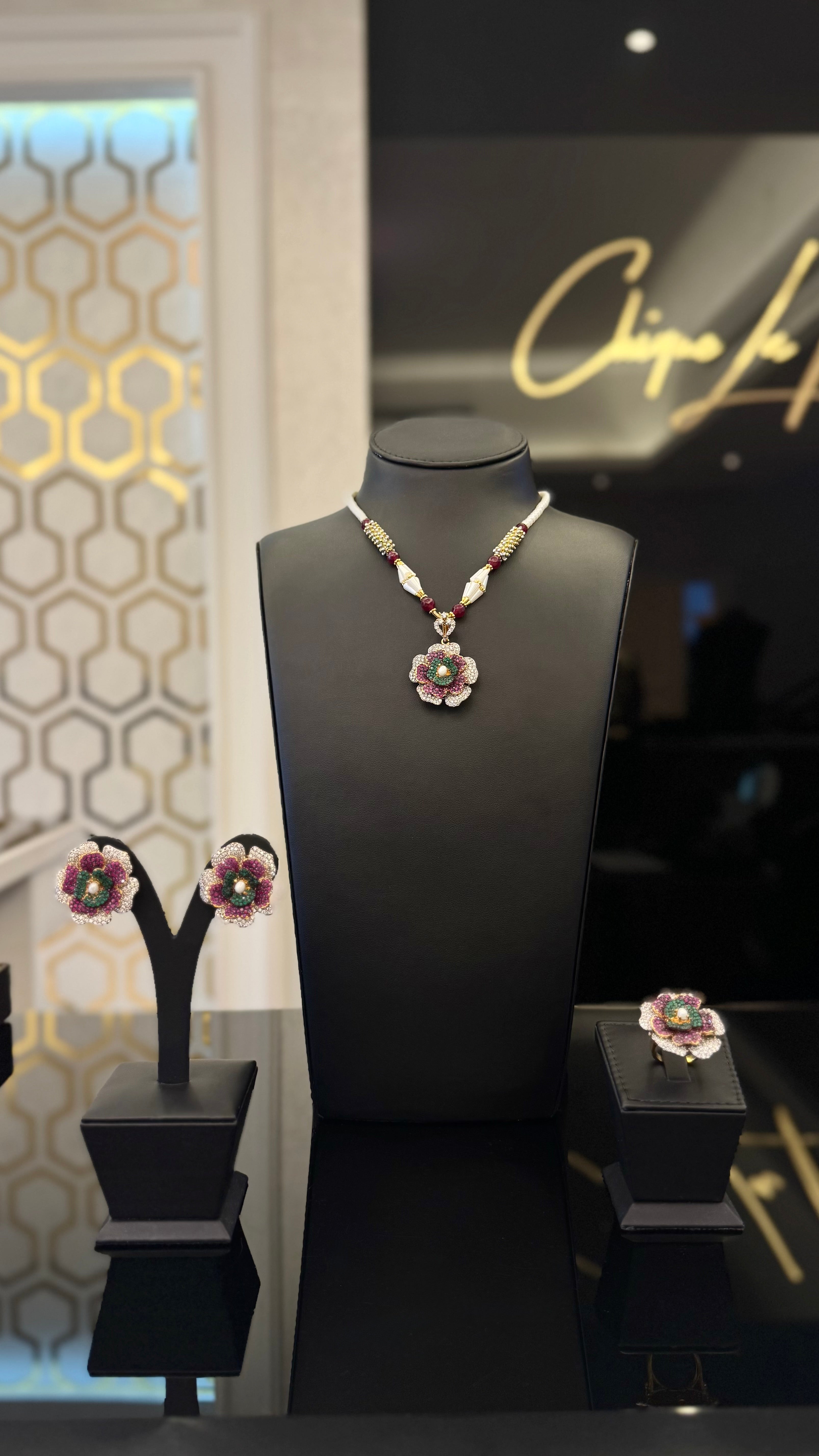 009 | FLOWER WITH RING