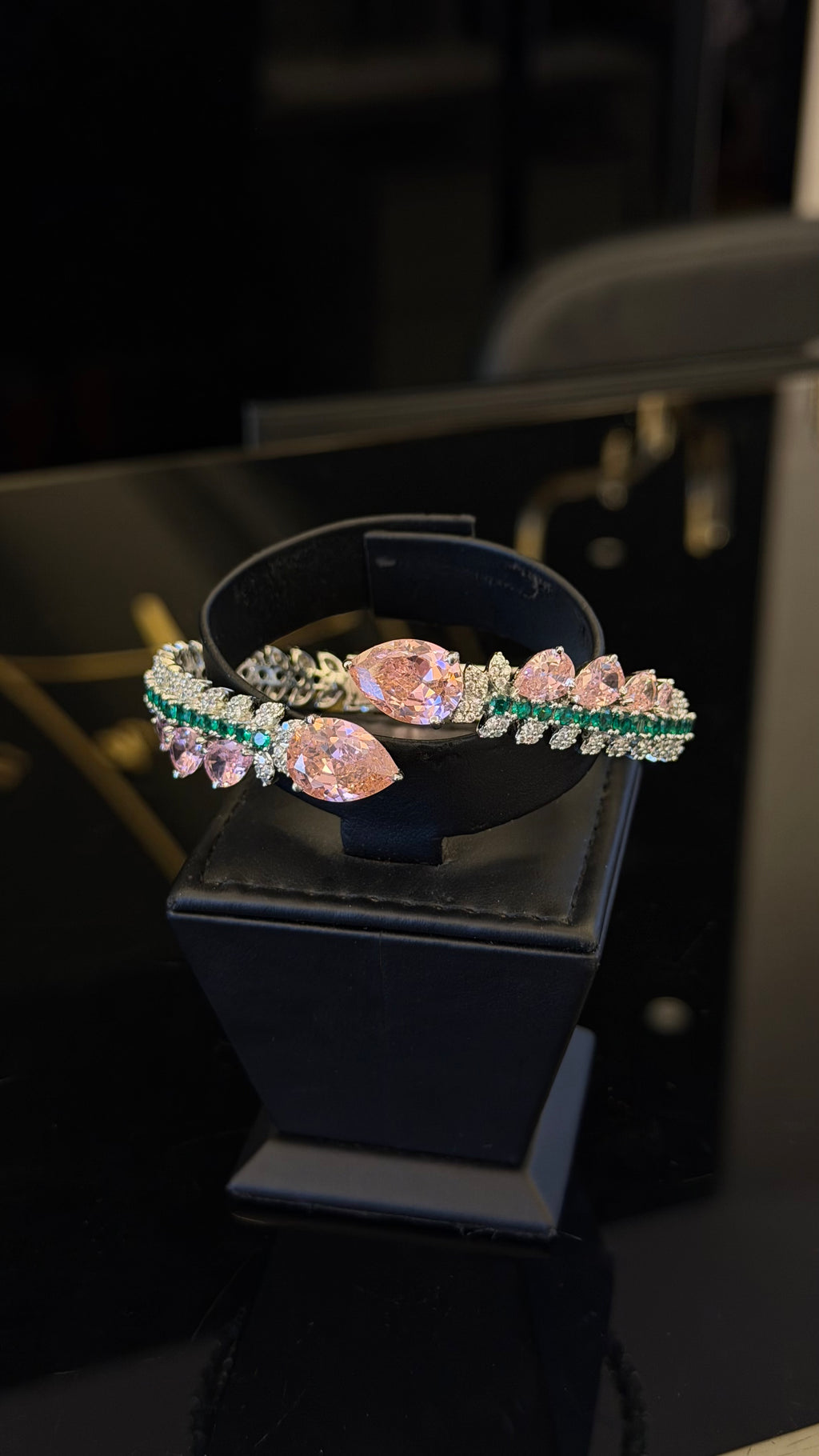 CHOKER ALRUMAILA | PINK & GREEN