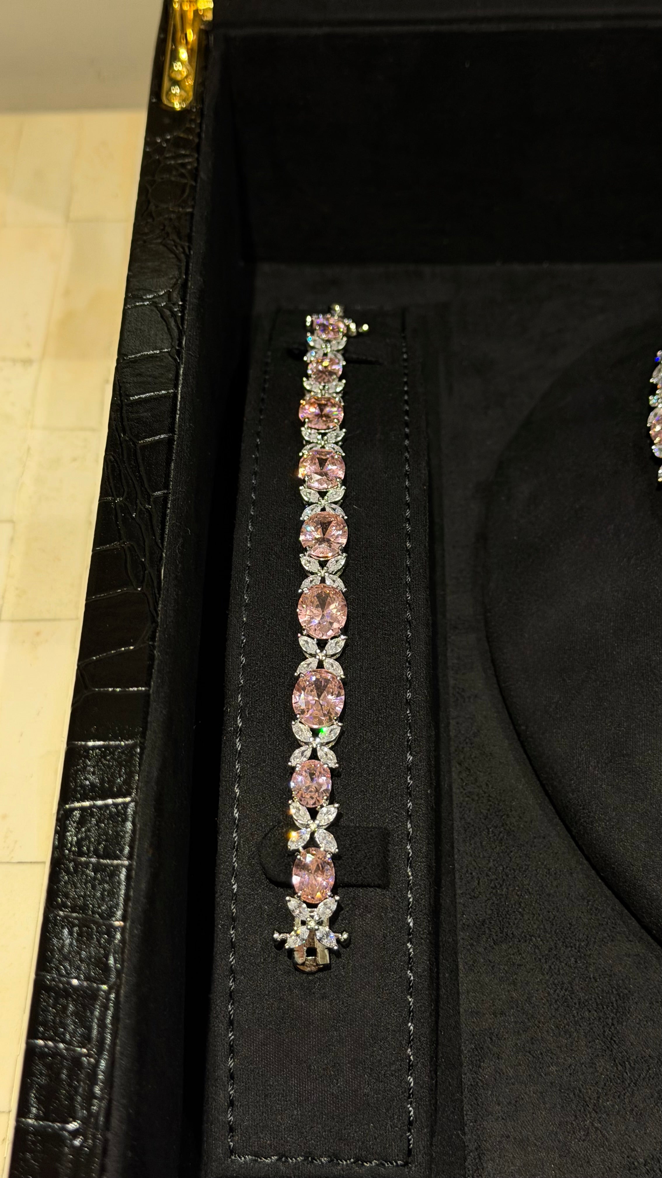 HATTA | PINK & LINES