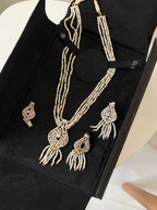 MZON | PEARLS & WHITE