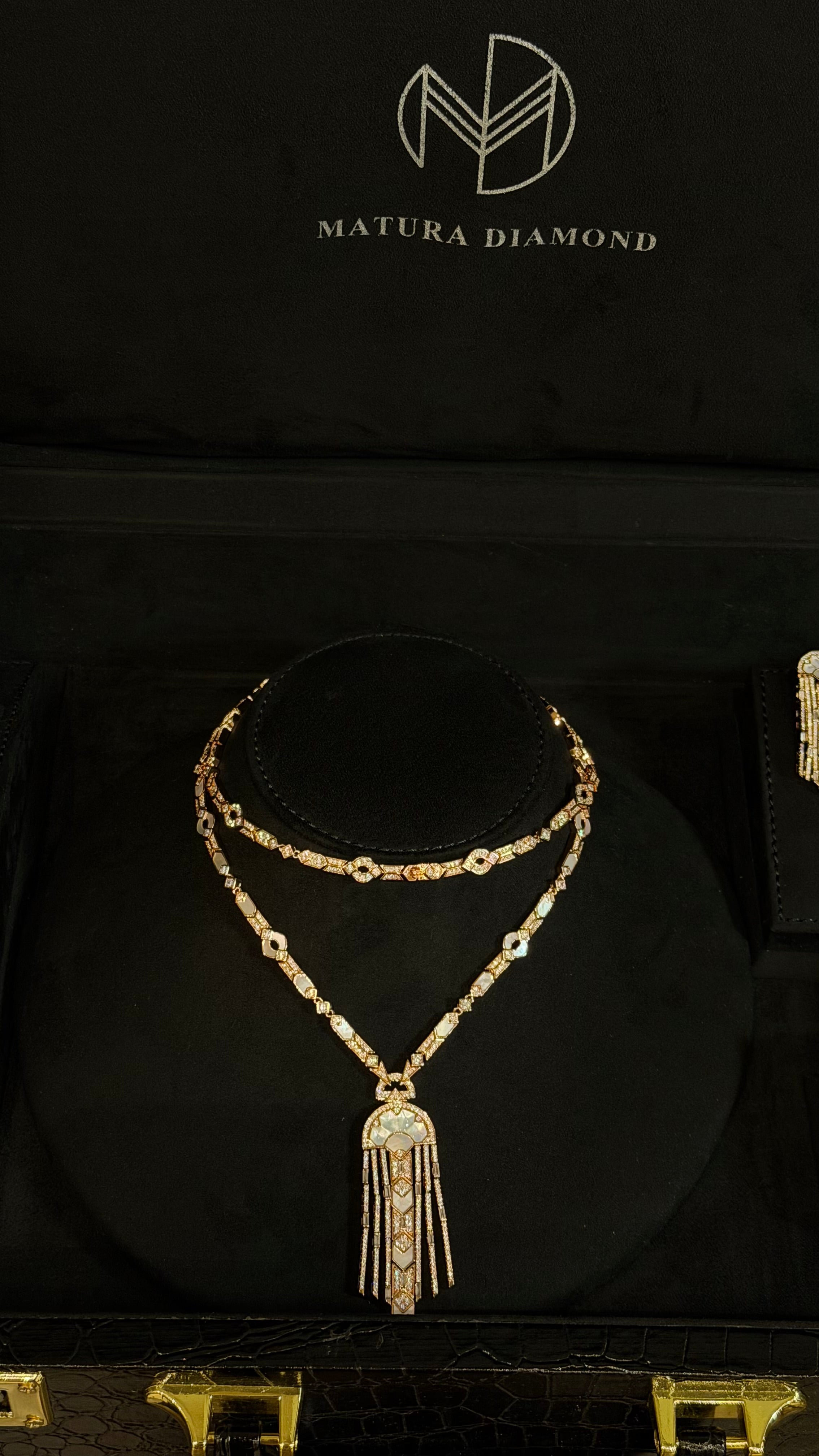 ALMUWAIJI | WHITE & R.GOLDEN