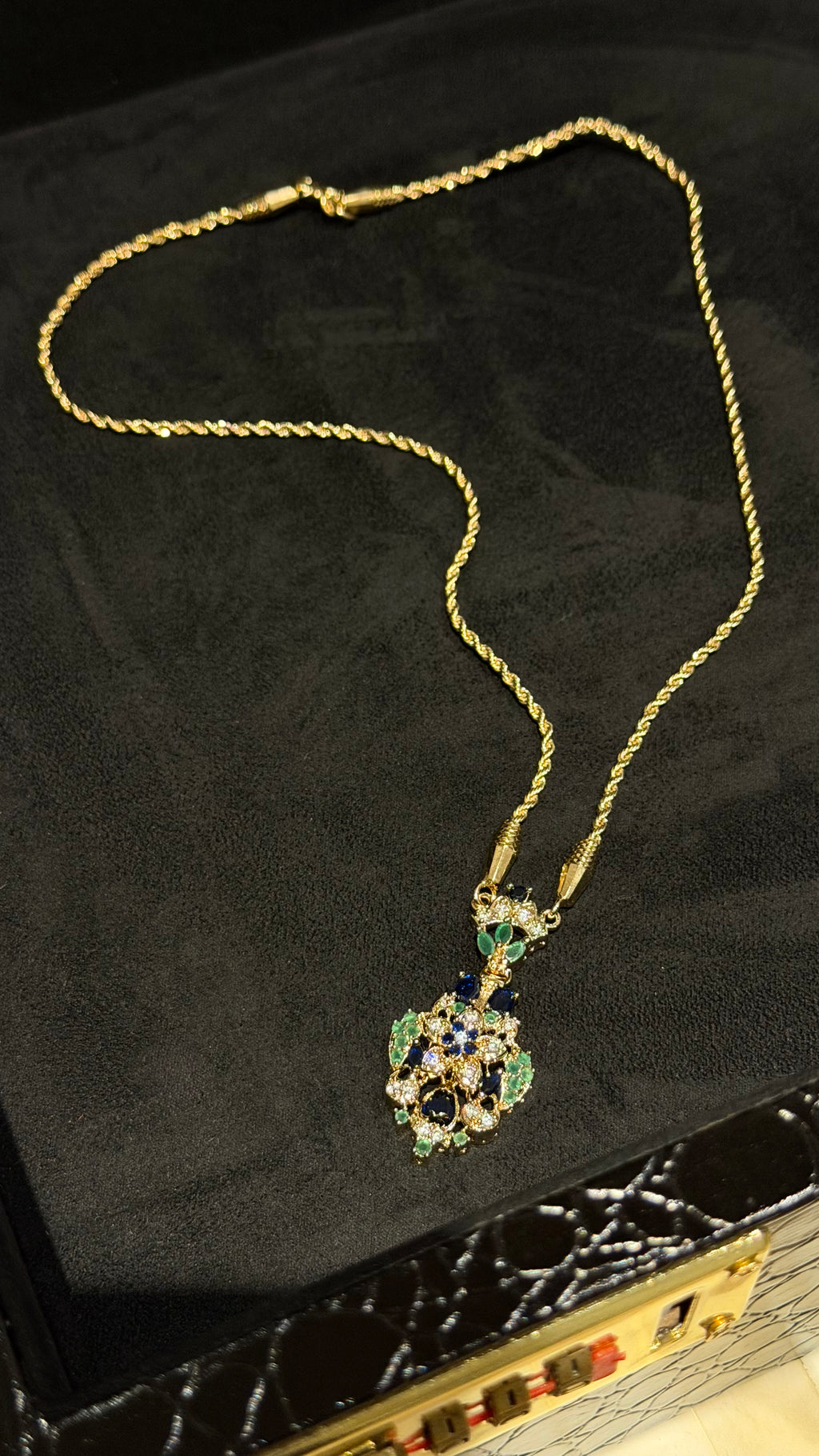 NO.015 | GREEN & GOLDEN