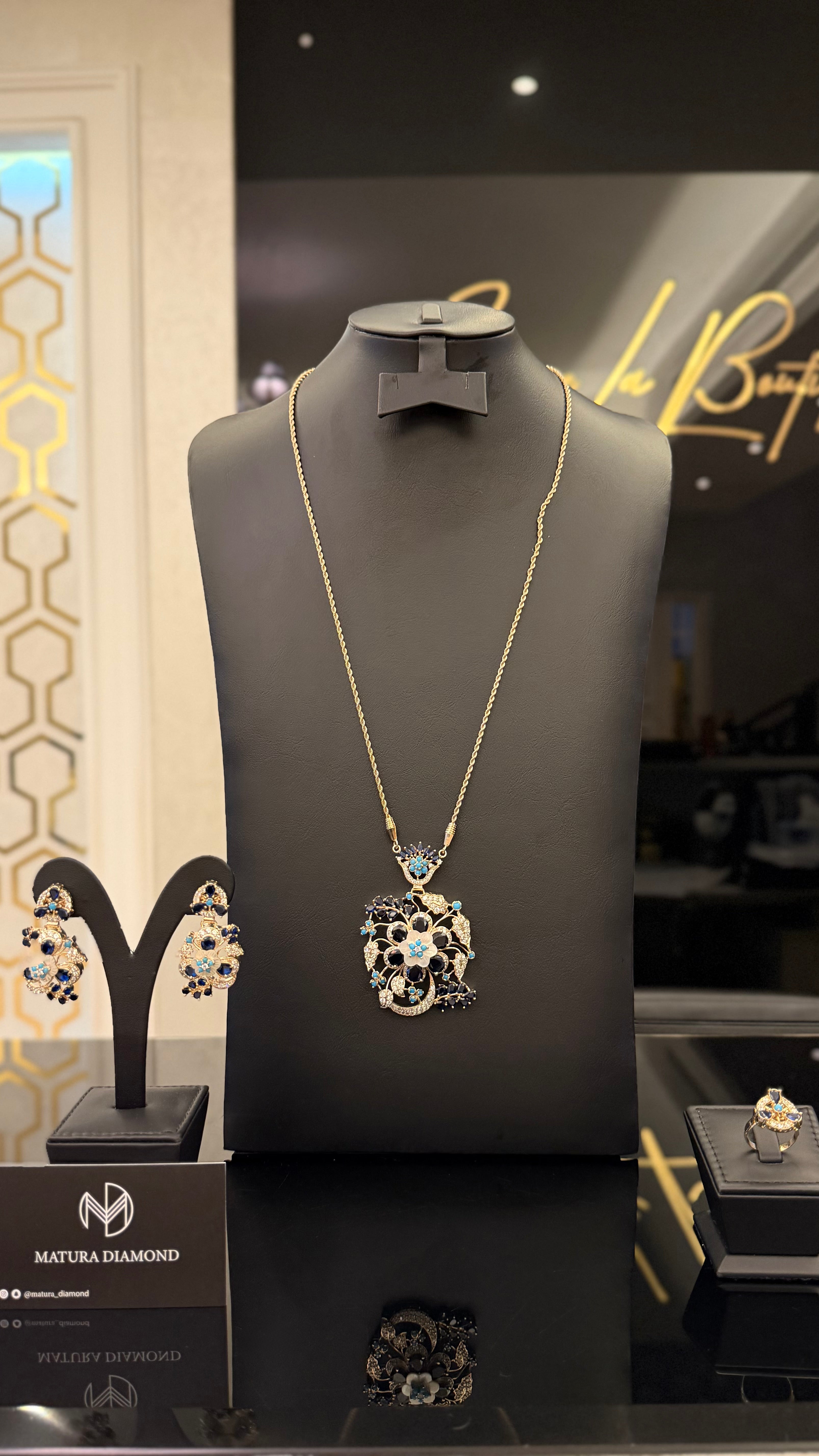 NO.041 | BLUE & GOLDEN