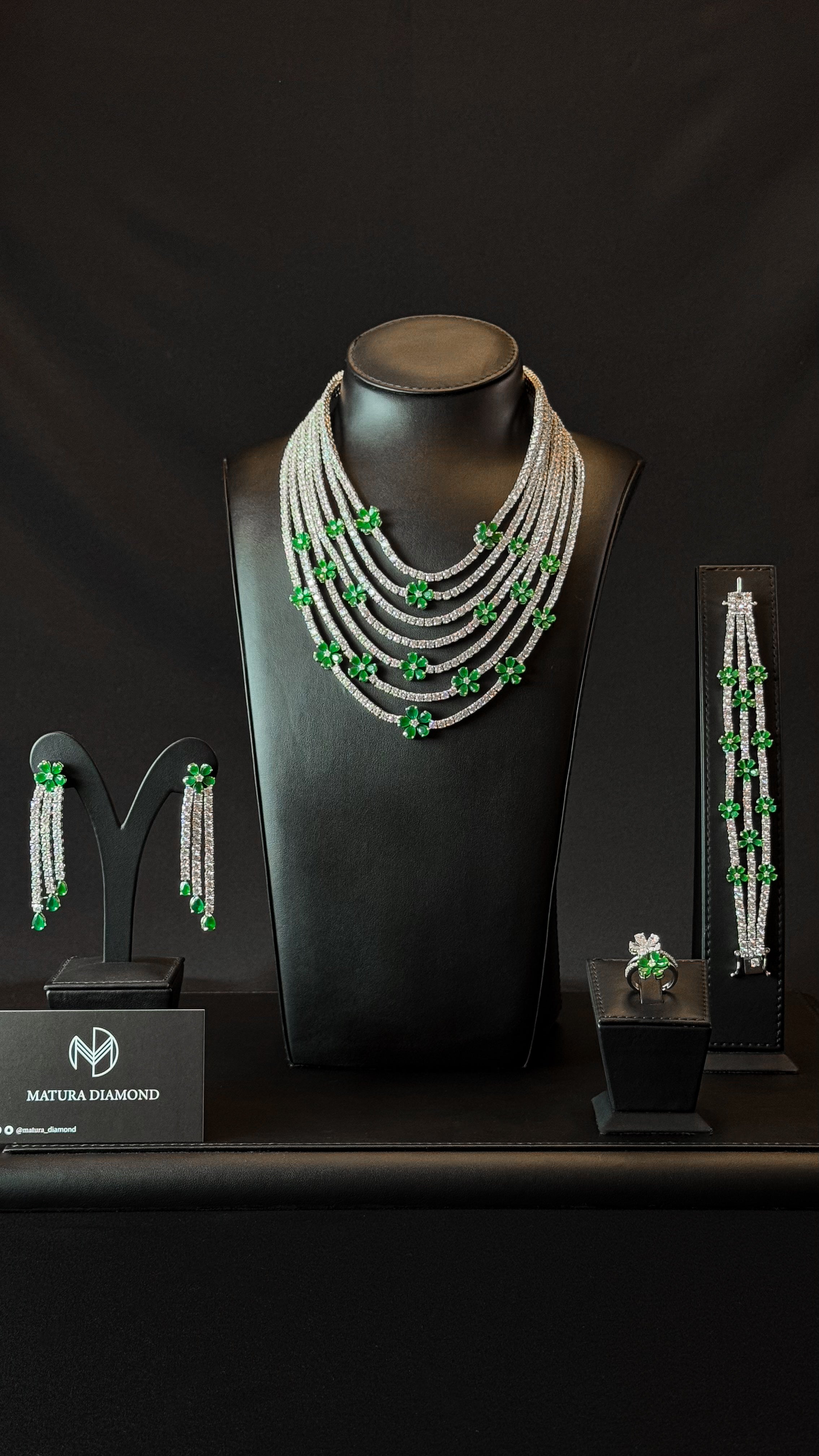 FLOWERS | LINES & GREEN