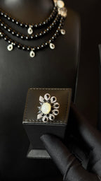 NAKHEEL | BLACK & WHITE