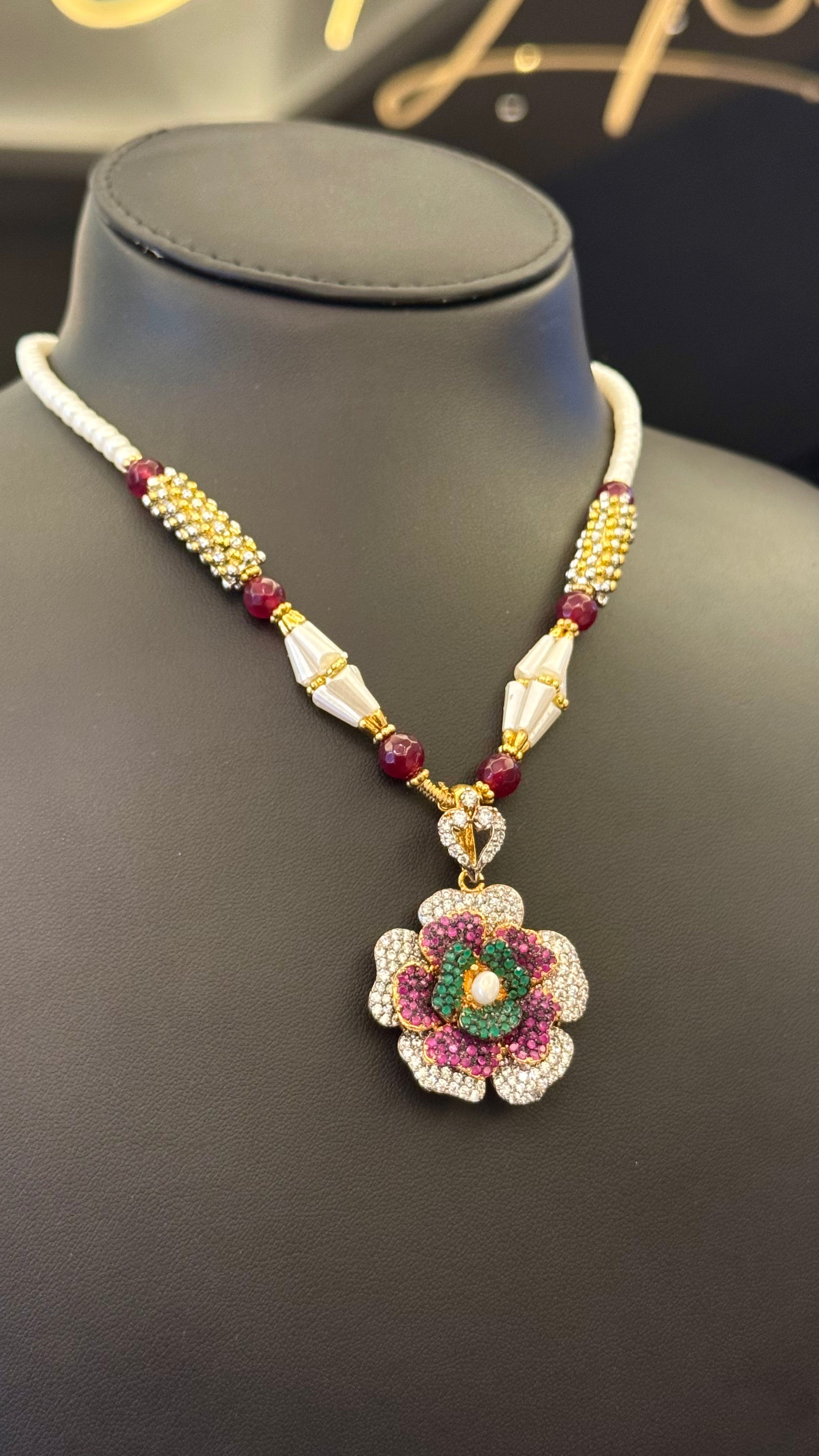 009 | FLOWER WITH RING