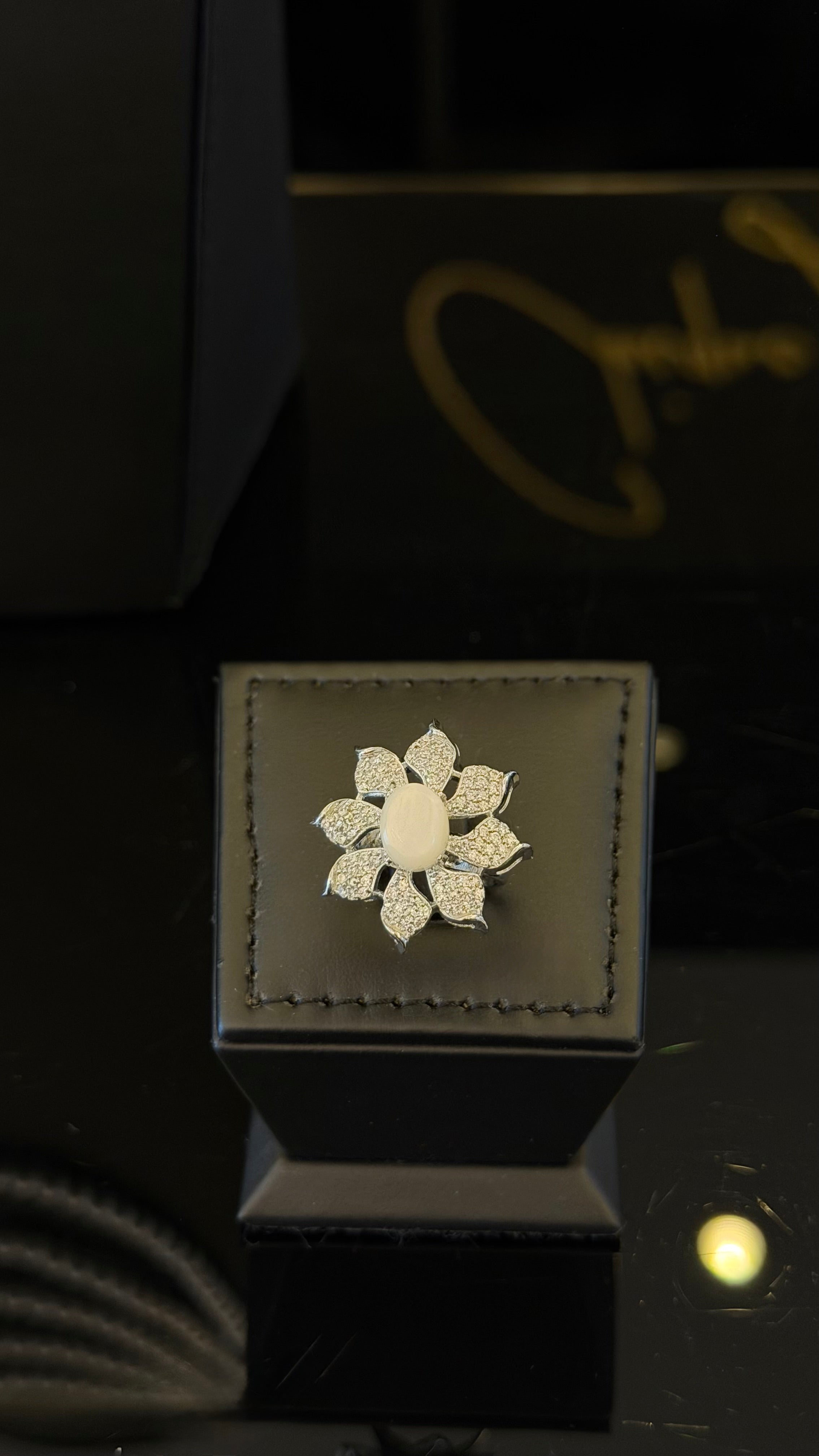 ALKUWAITAT | WHITE