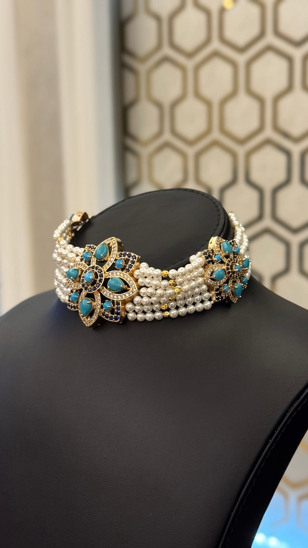NO.071 | BLUE & CHOKER & FLOWERS