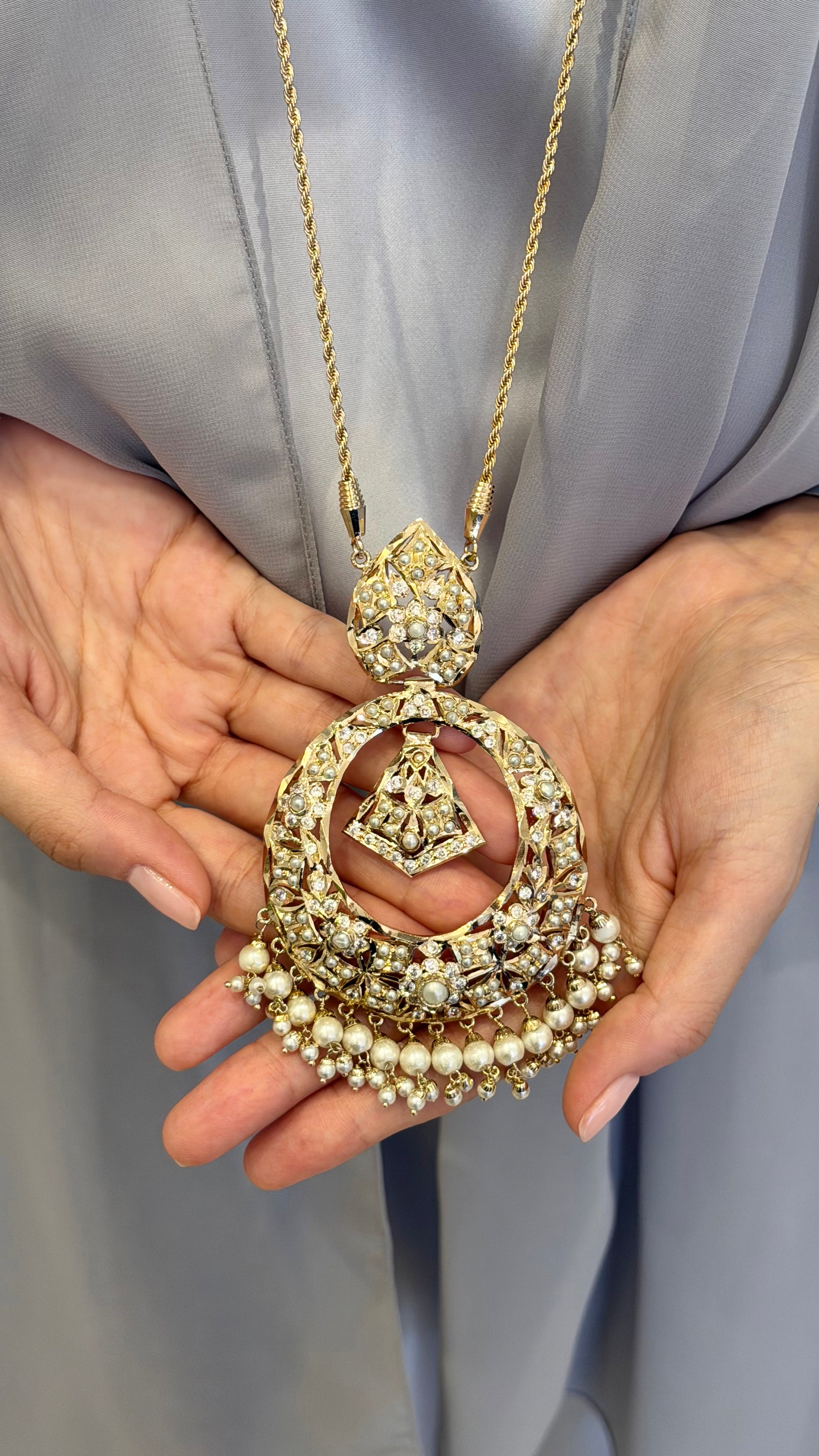 NO.073 | WHITE & PEARLS