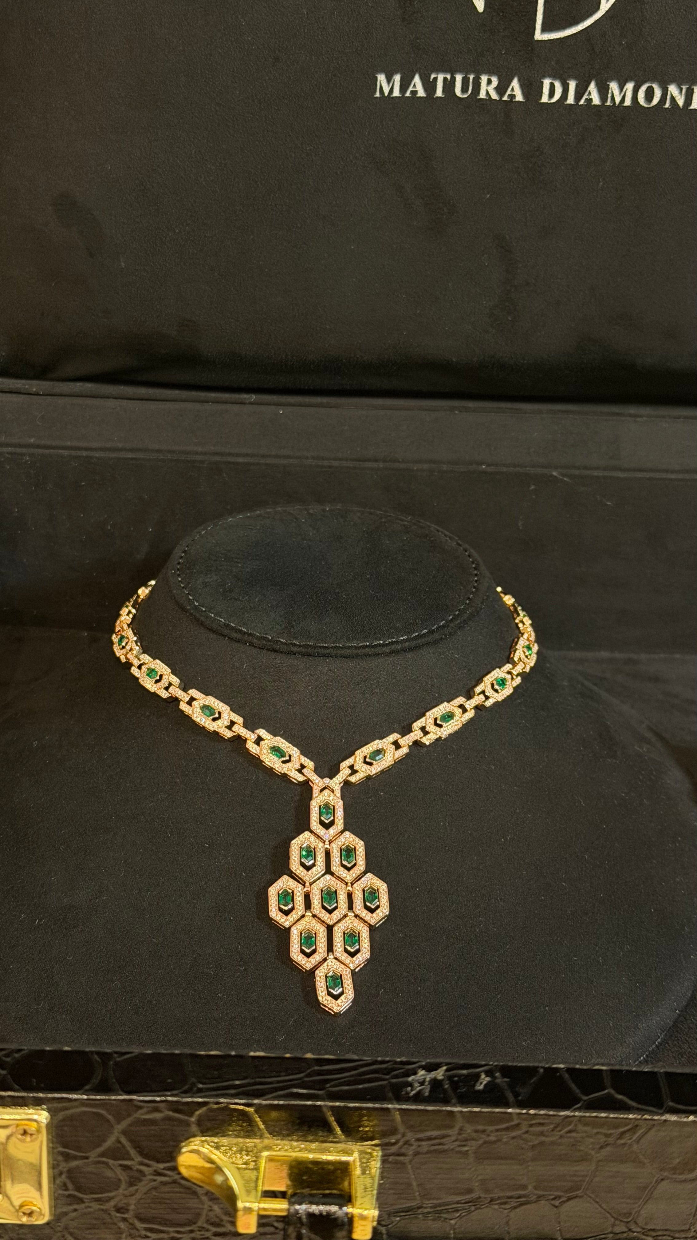 ALQUA | GREEN & R.GOLDEN