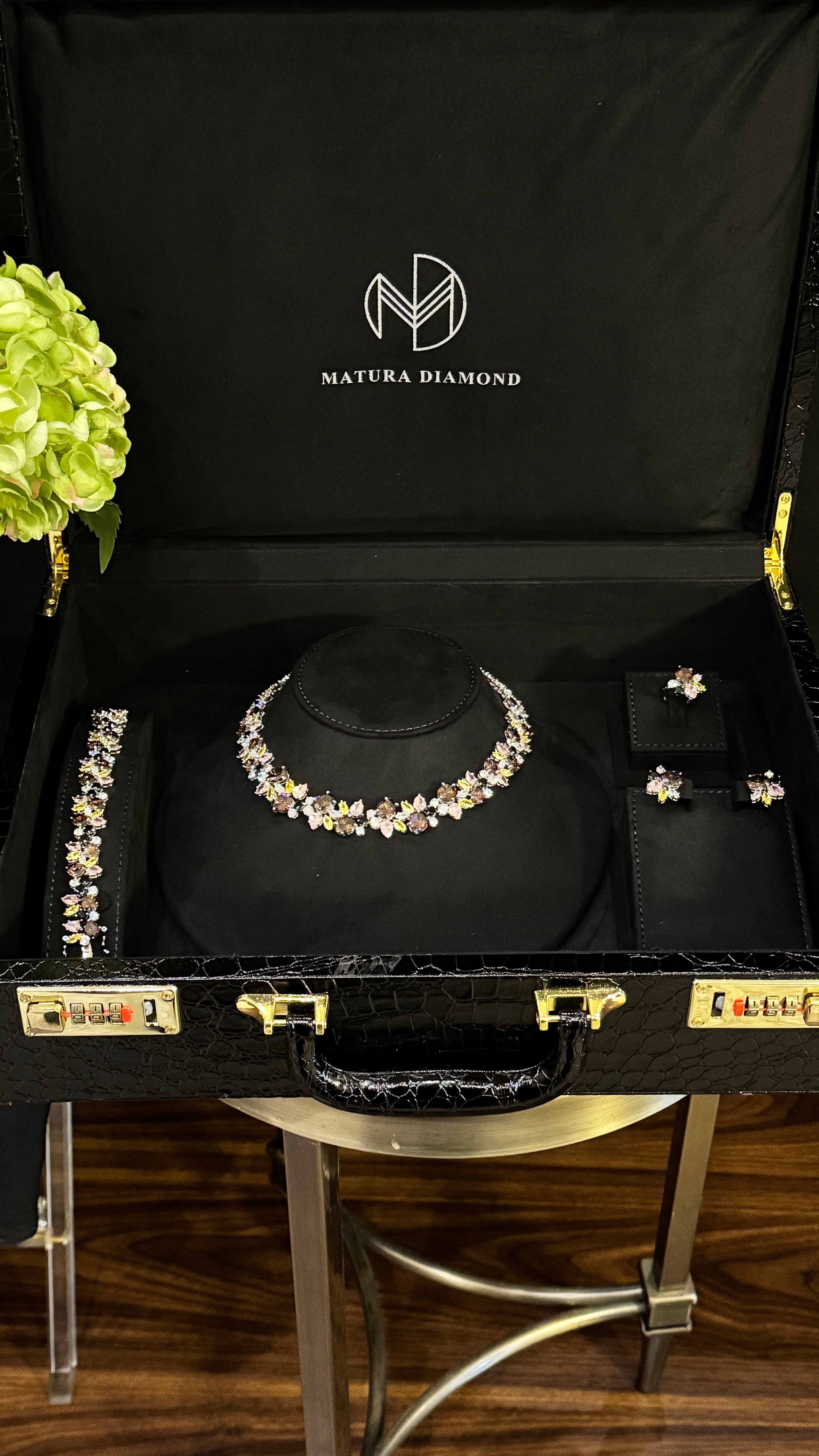 ALMUTAINA | BROWN & COLORED