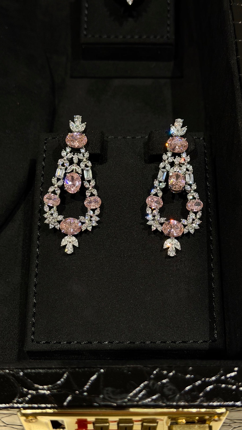 HATTA | PINK & LINES