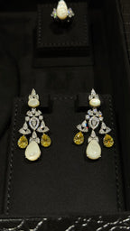 DEIRA | MO PEARL & WHITE