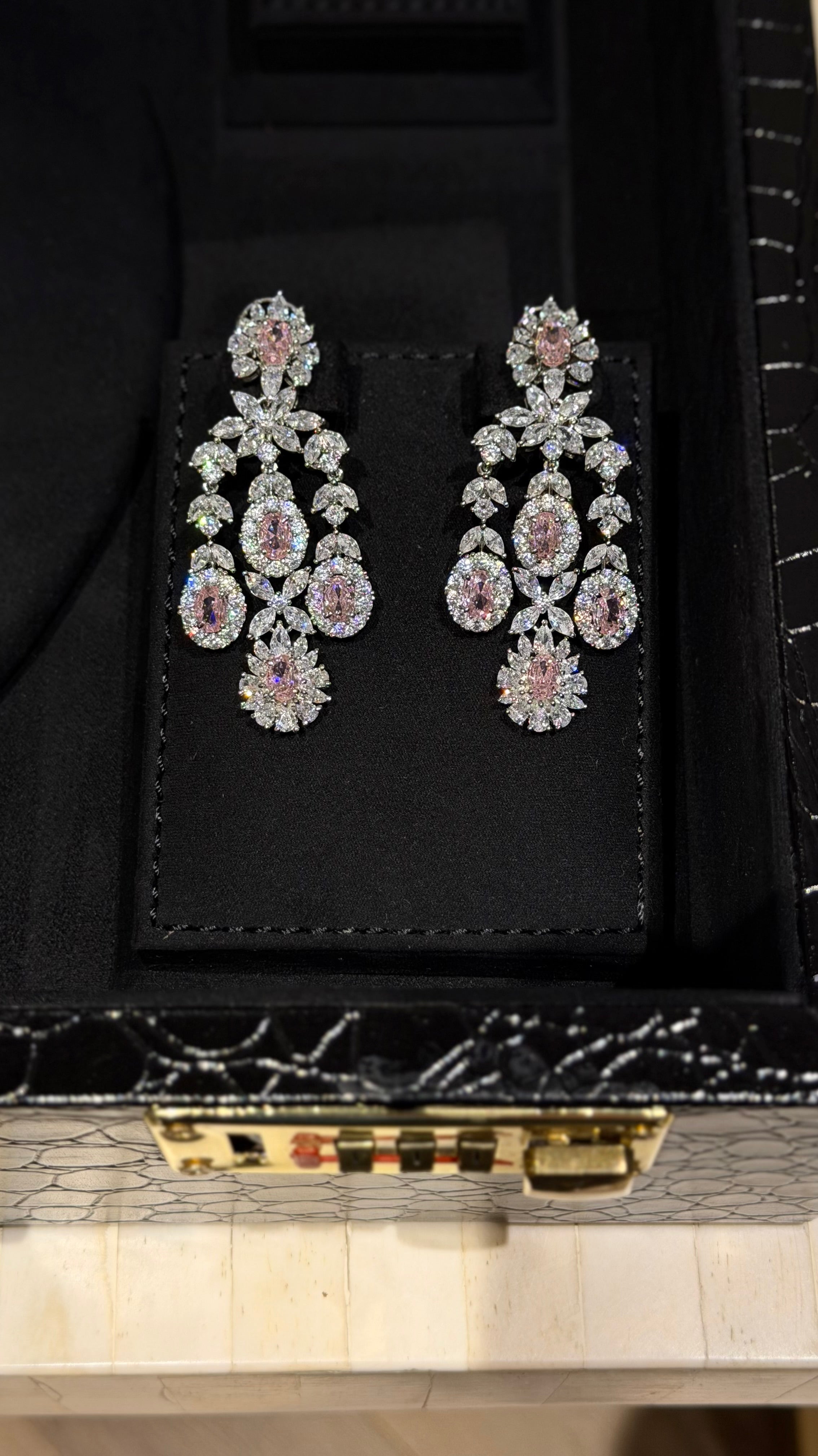 ALSAROOJ | PINK & LINES