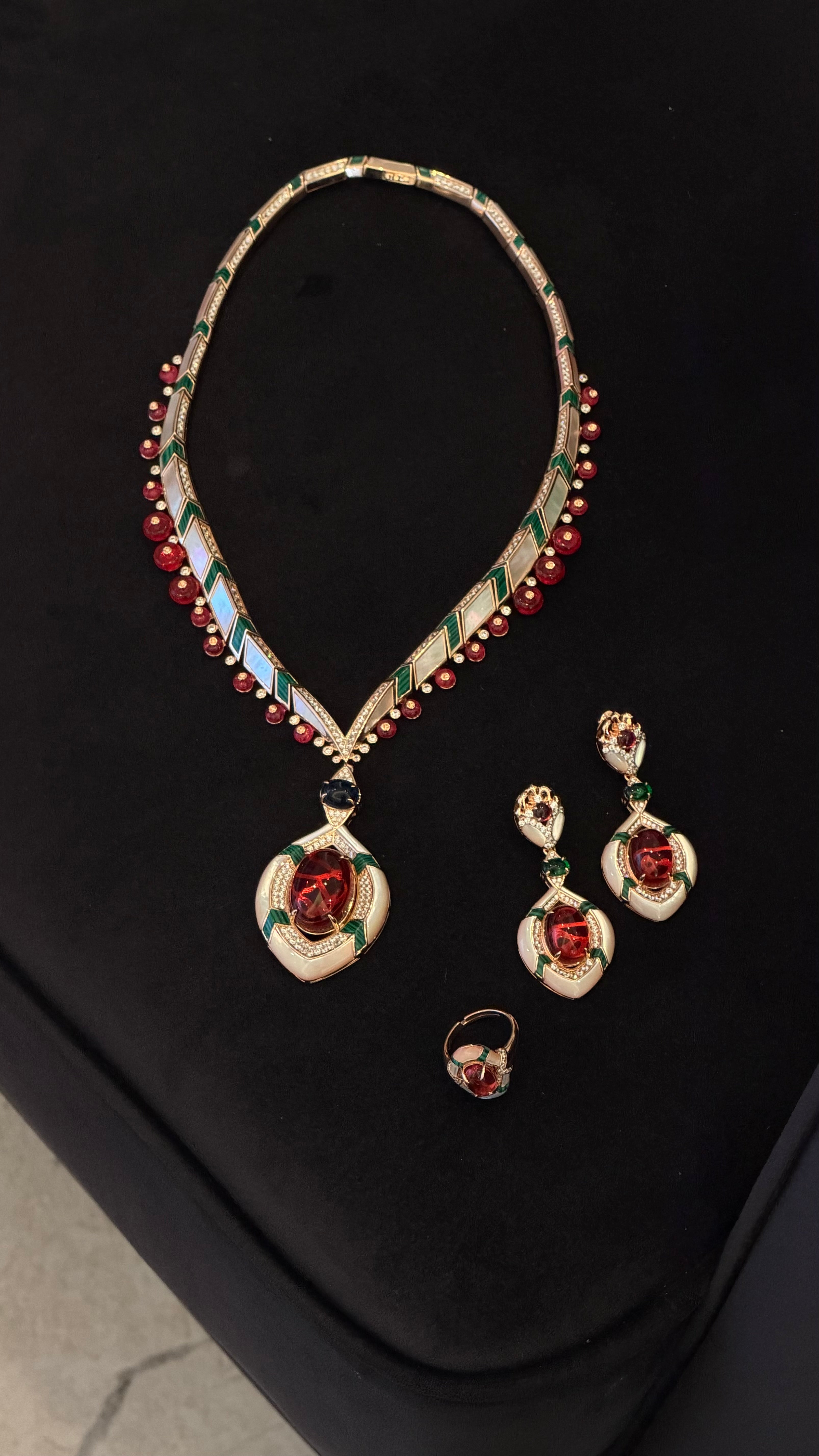 MILEHAH | RED & WHITE & GREEN