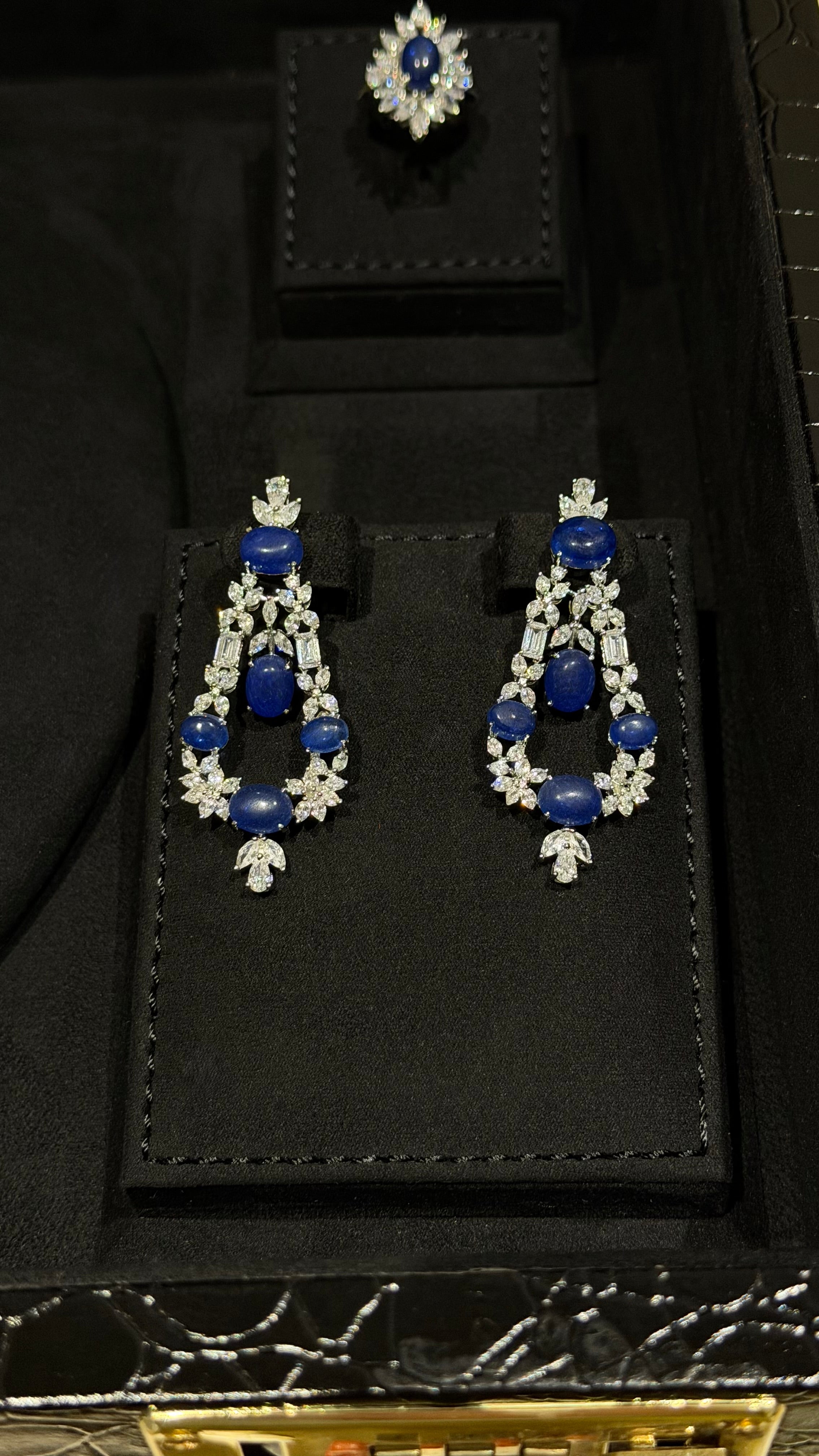 HATTA | BLUE & LINES