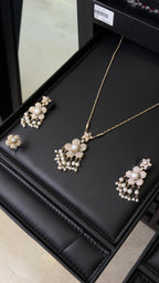 NO.045 | WHITE & FLOWERS