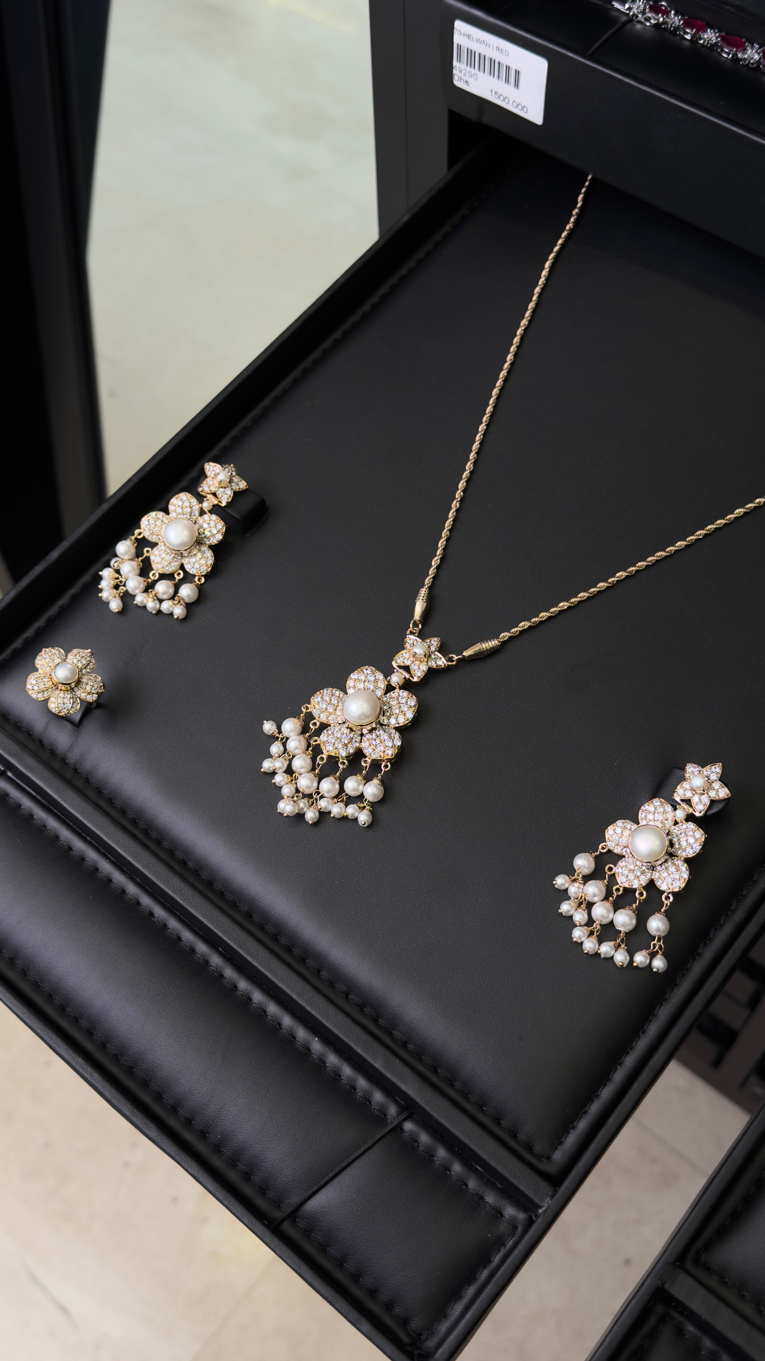 NO.045 | WHITE & FLOWERS