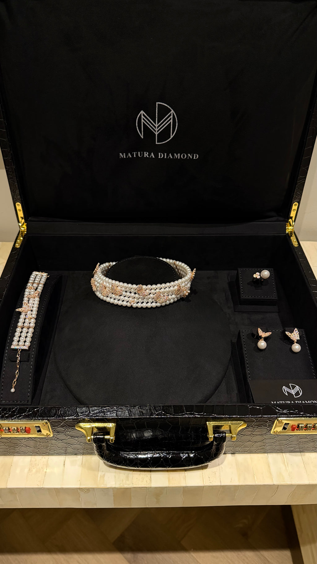 PEARLS-016 | BUTTERFLY