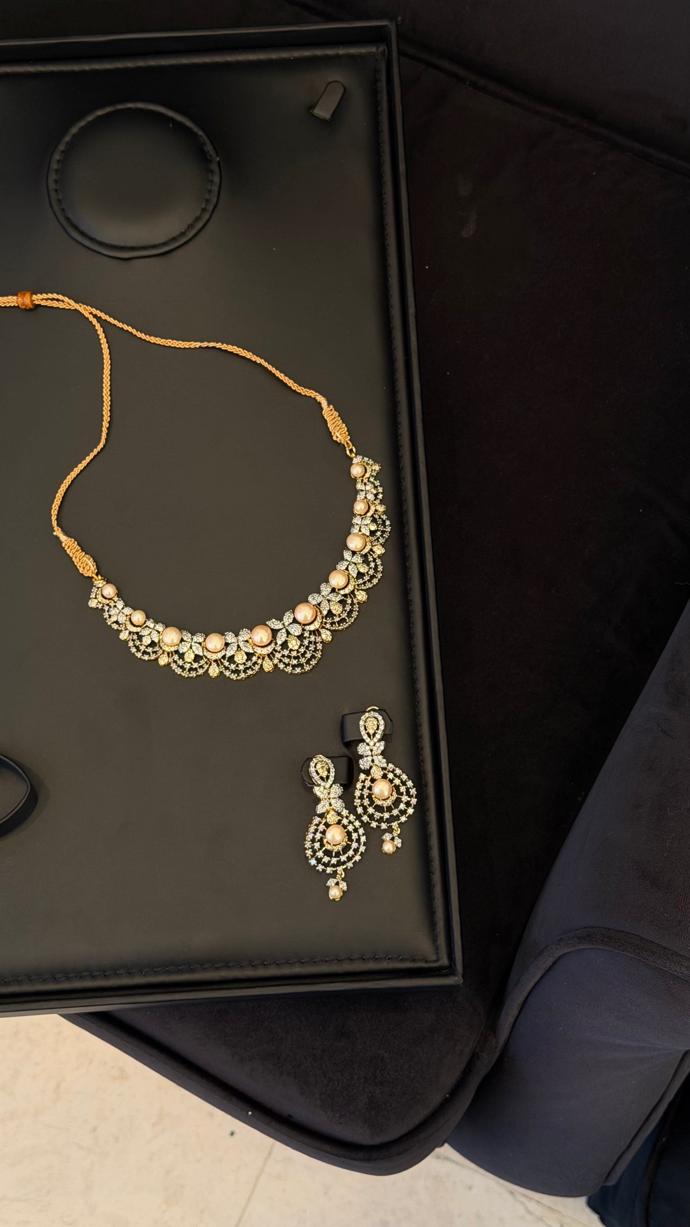 040 | SILVER & PEARLS