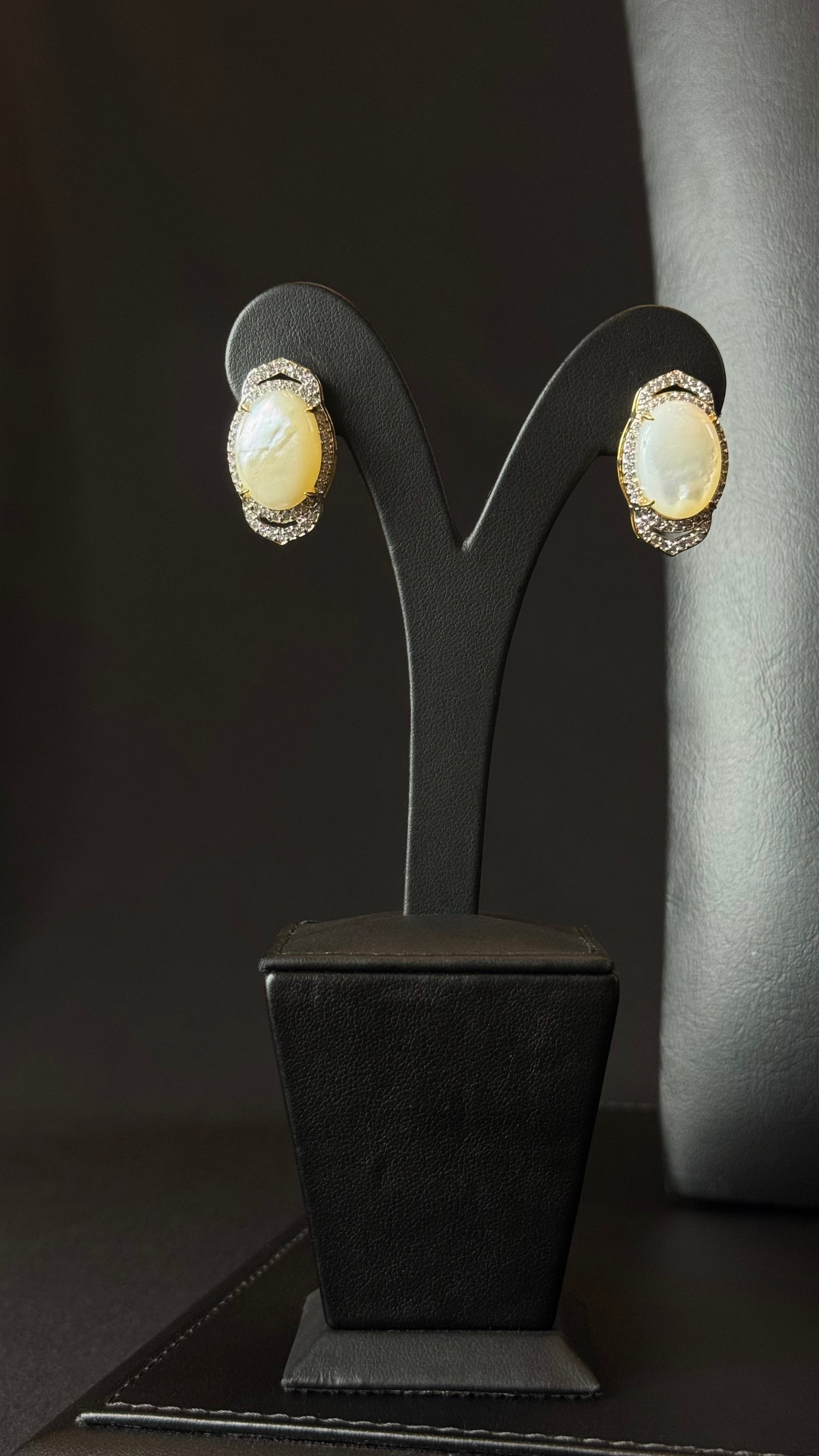 GHAZEL | MO PEARL & WHITE