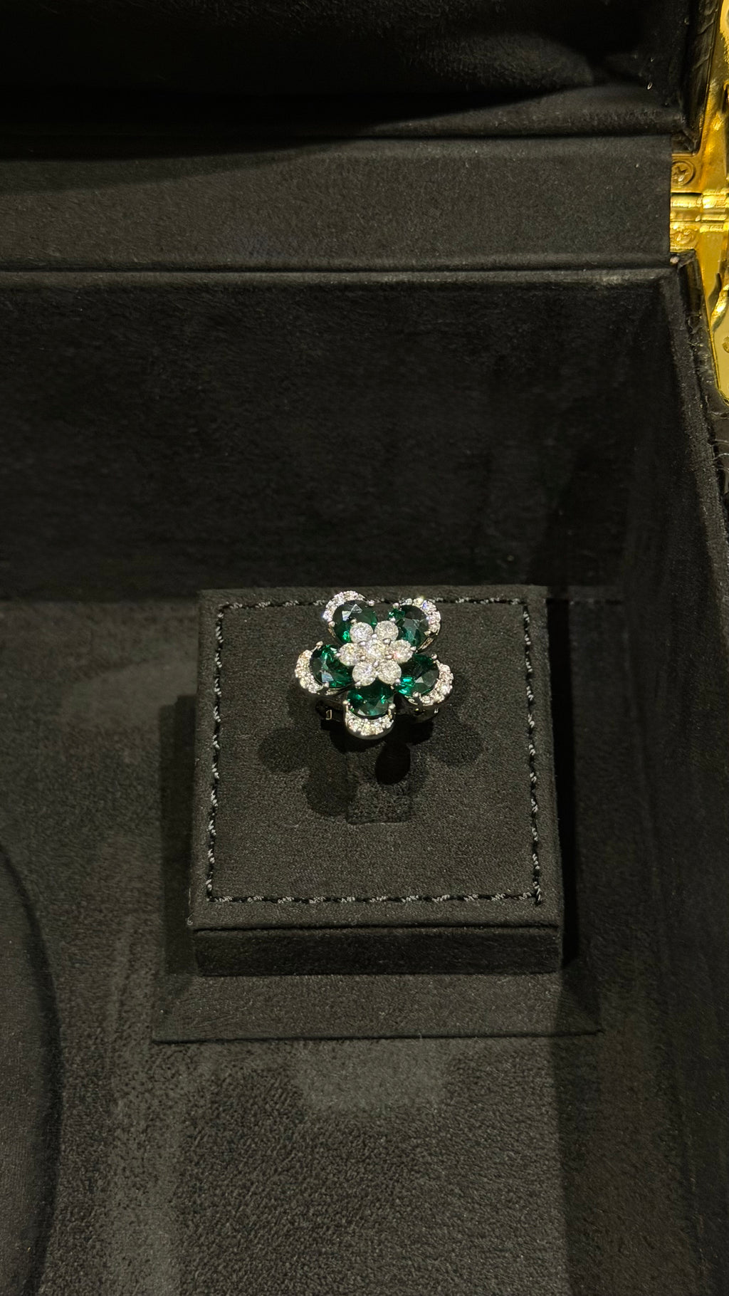 ALTWAR | GREEN & FLOWERS